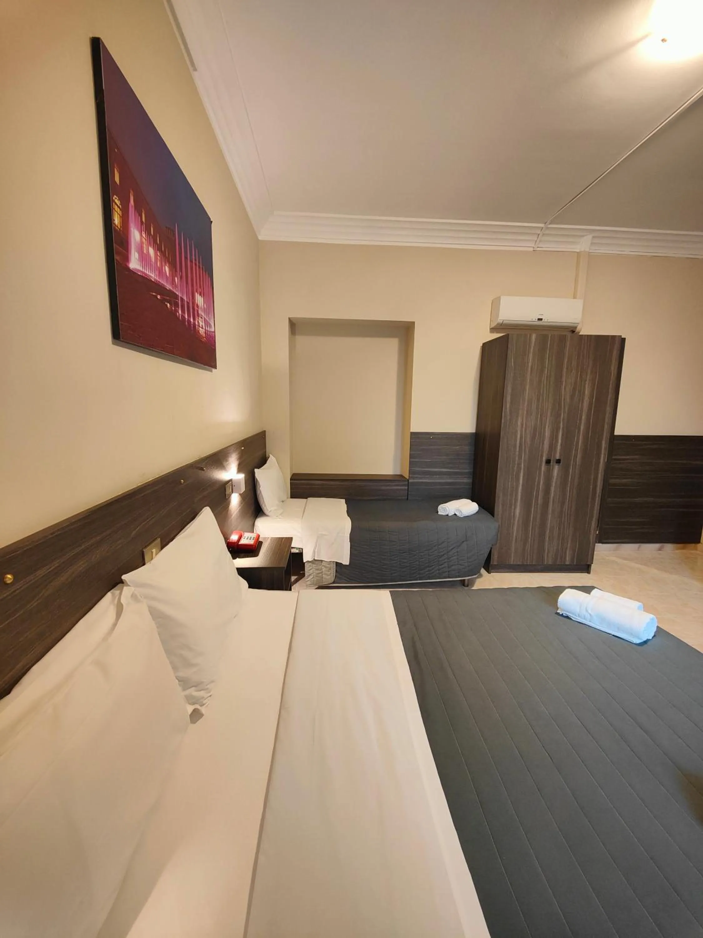 Bedroom, Bed in Hotel Romano