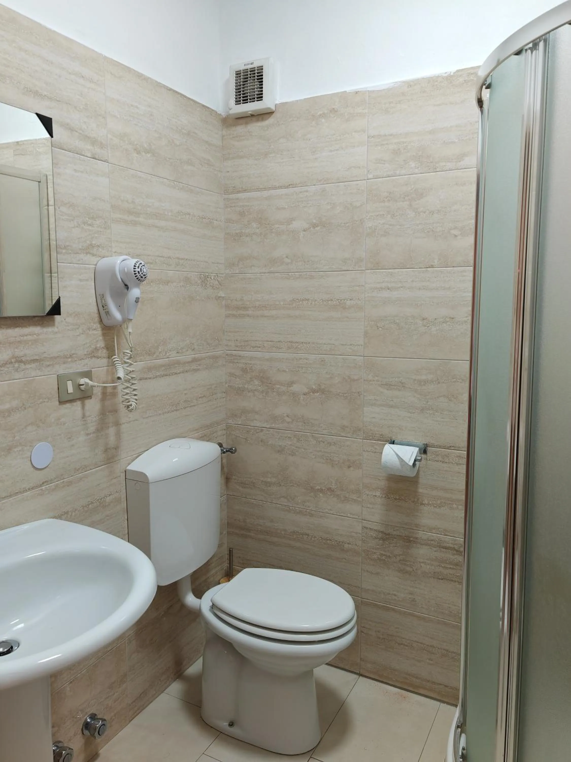 Bathroom in Hotel Romano