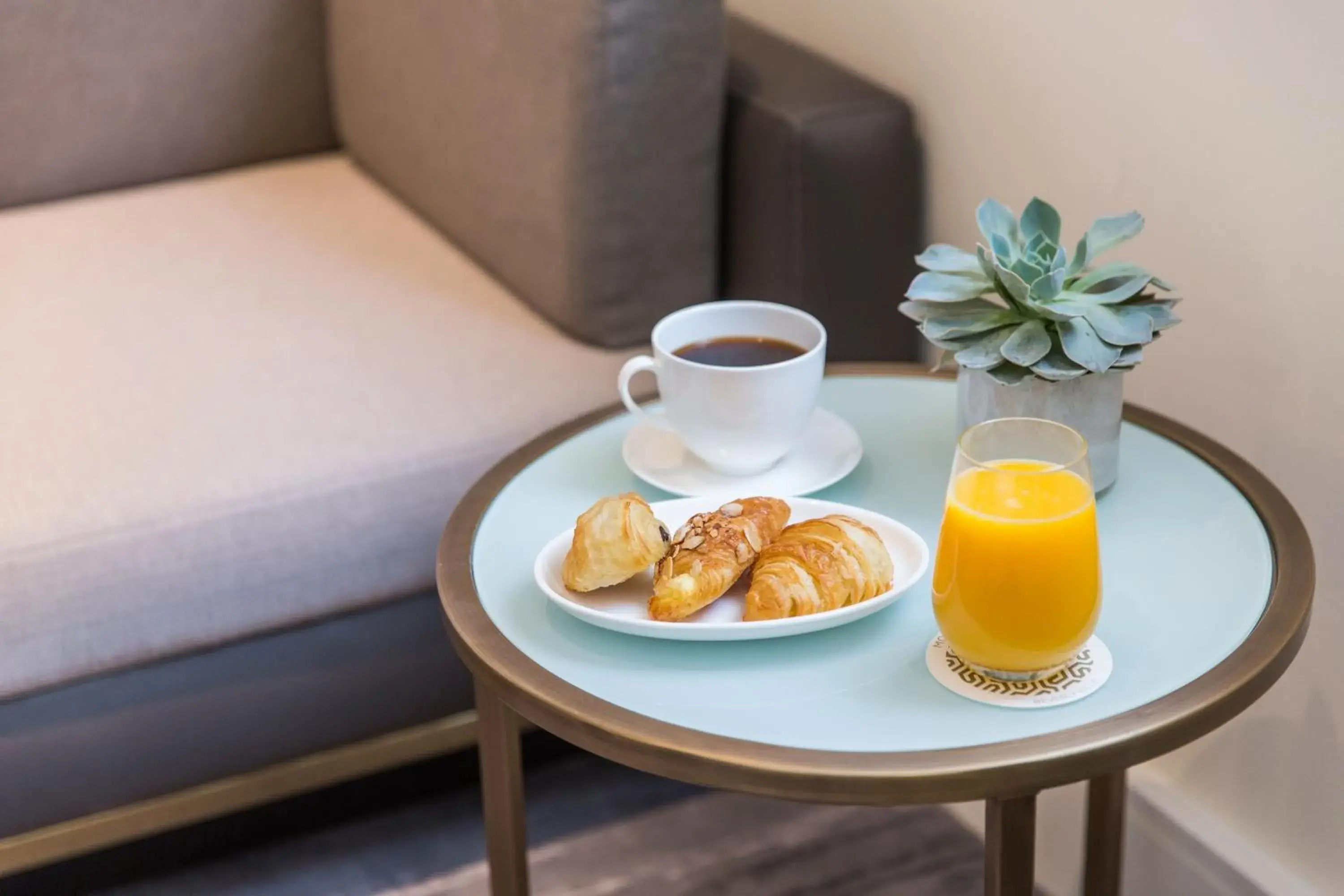 Breakfast in Mosaic Hotel Beverly Hills Breakfast in Mosaic Hotel Beverly Hills