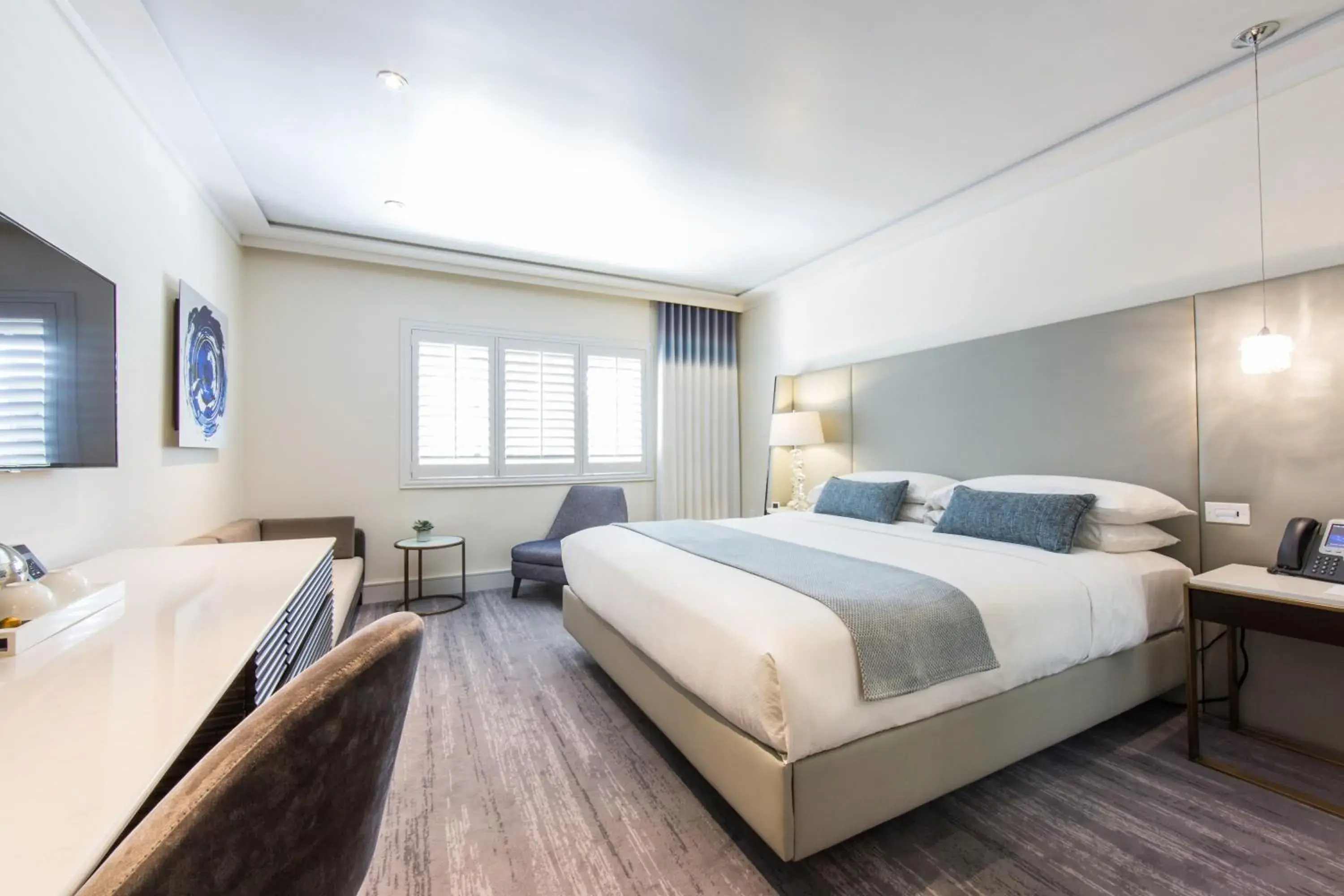 Day, Bed in Mosaic Hotel Beverly Hills Day, Bed in Mosaic Hotel Beverly Hills