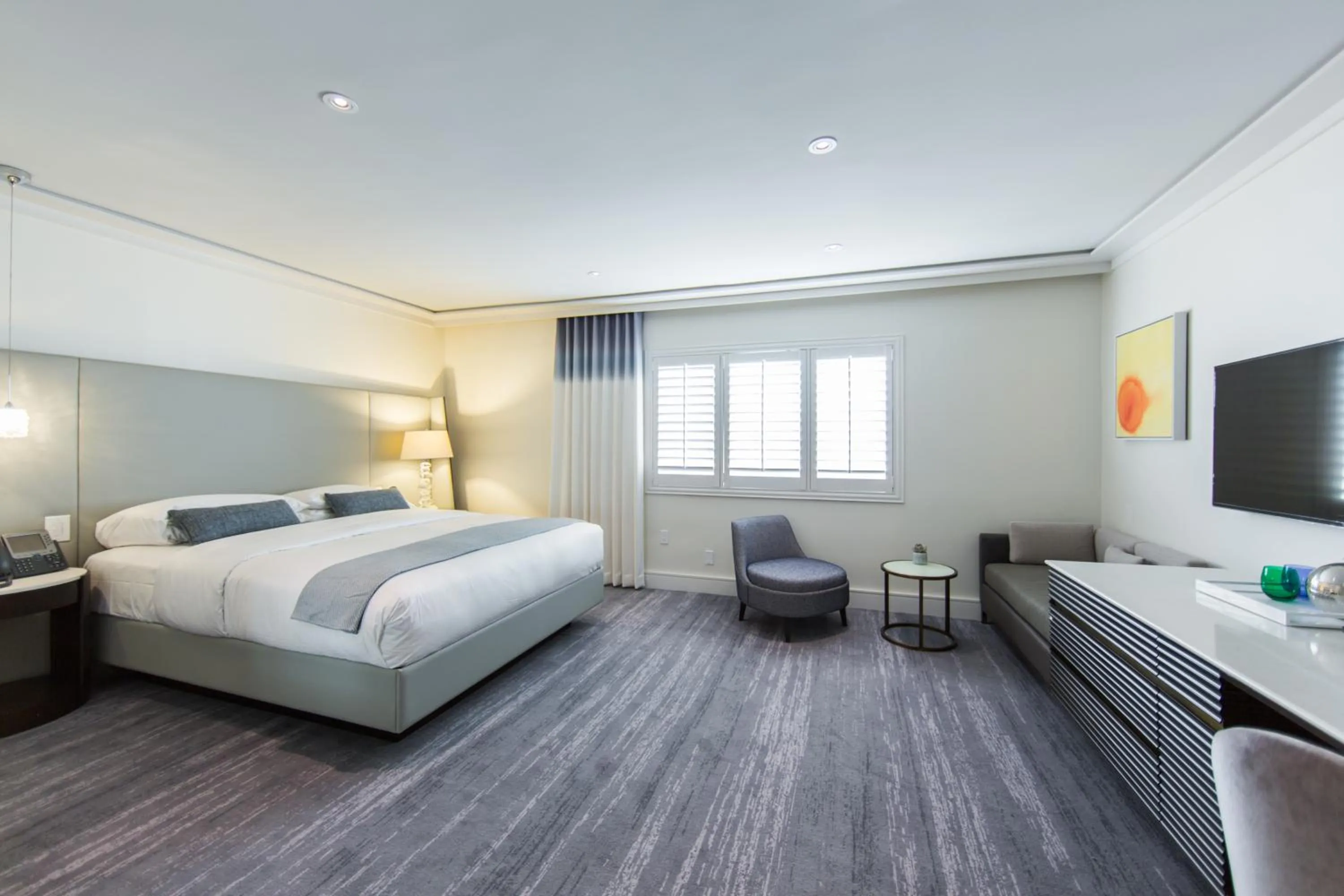 Bed in Mosaic Hotel Beverly Hills