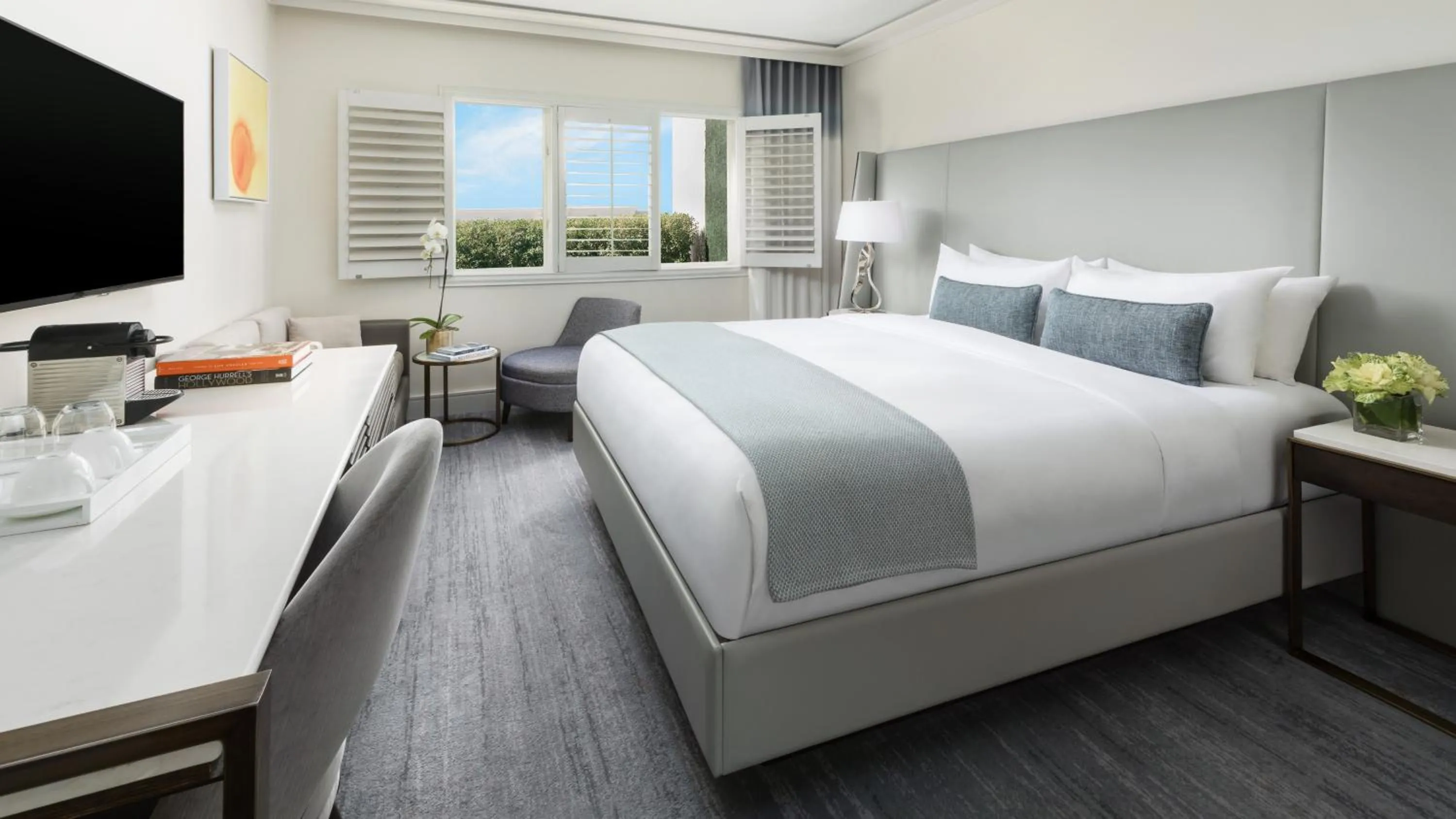 Bed in Mosaic Hotel Beverly Hills