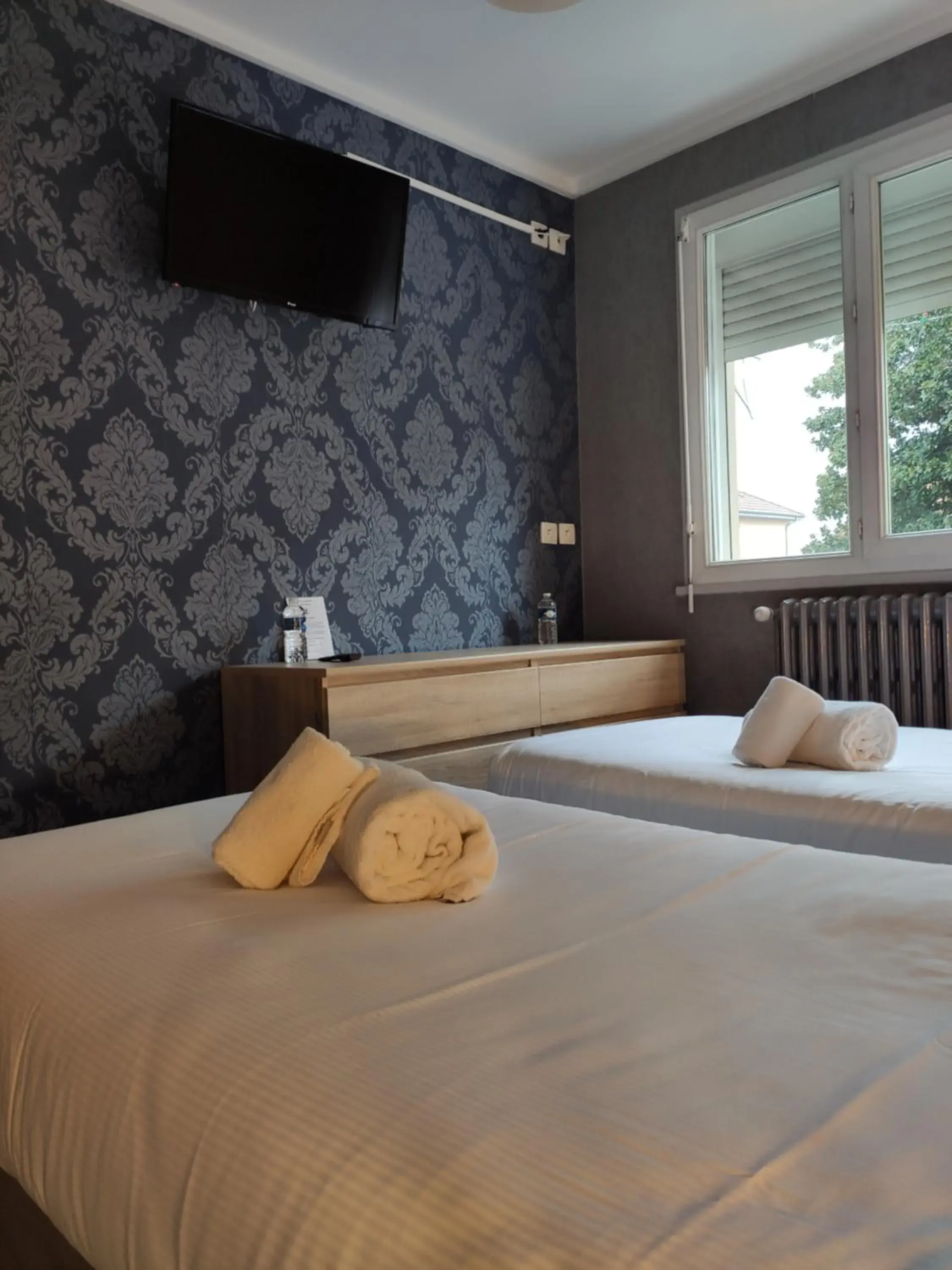 Queen Room with Two Queen Beds in BAR HOTEL DU CENTRE (BDC) Queen Room with Two Queen Beds in BAR HOTEL DU CENTRE (BDC)