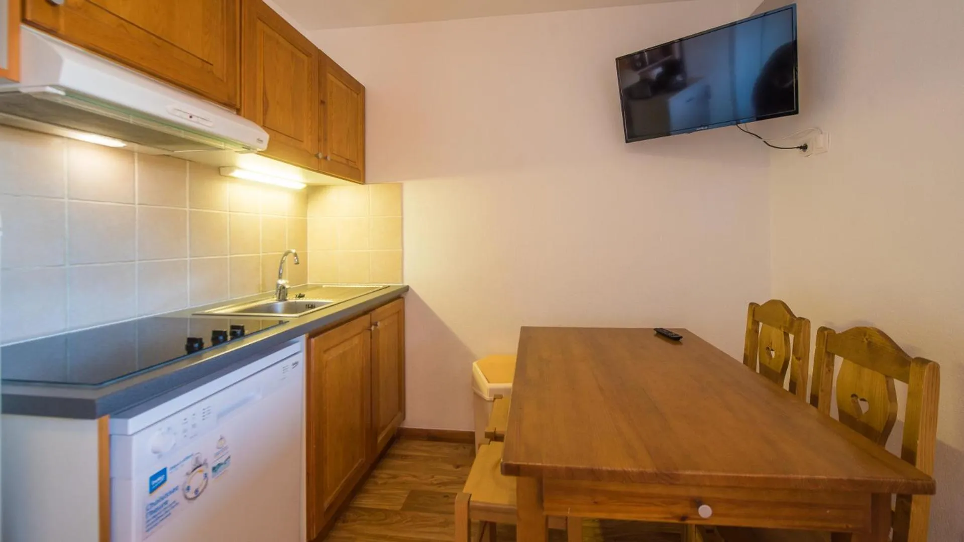 Kitchen or kitchenette in Résidence Vacancéole - Les Etoiles d'Orion