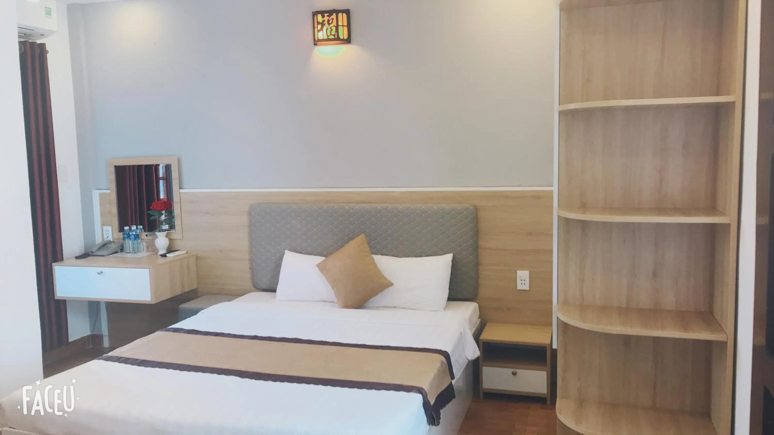 Bathroom, Bed in Hong Thien 1 Hotel