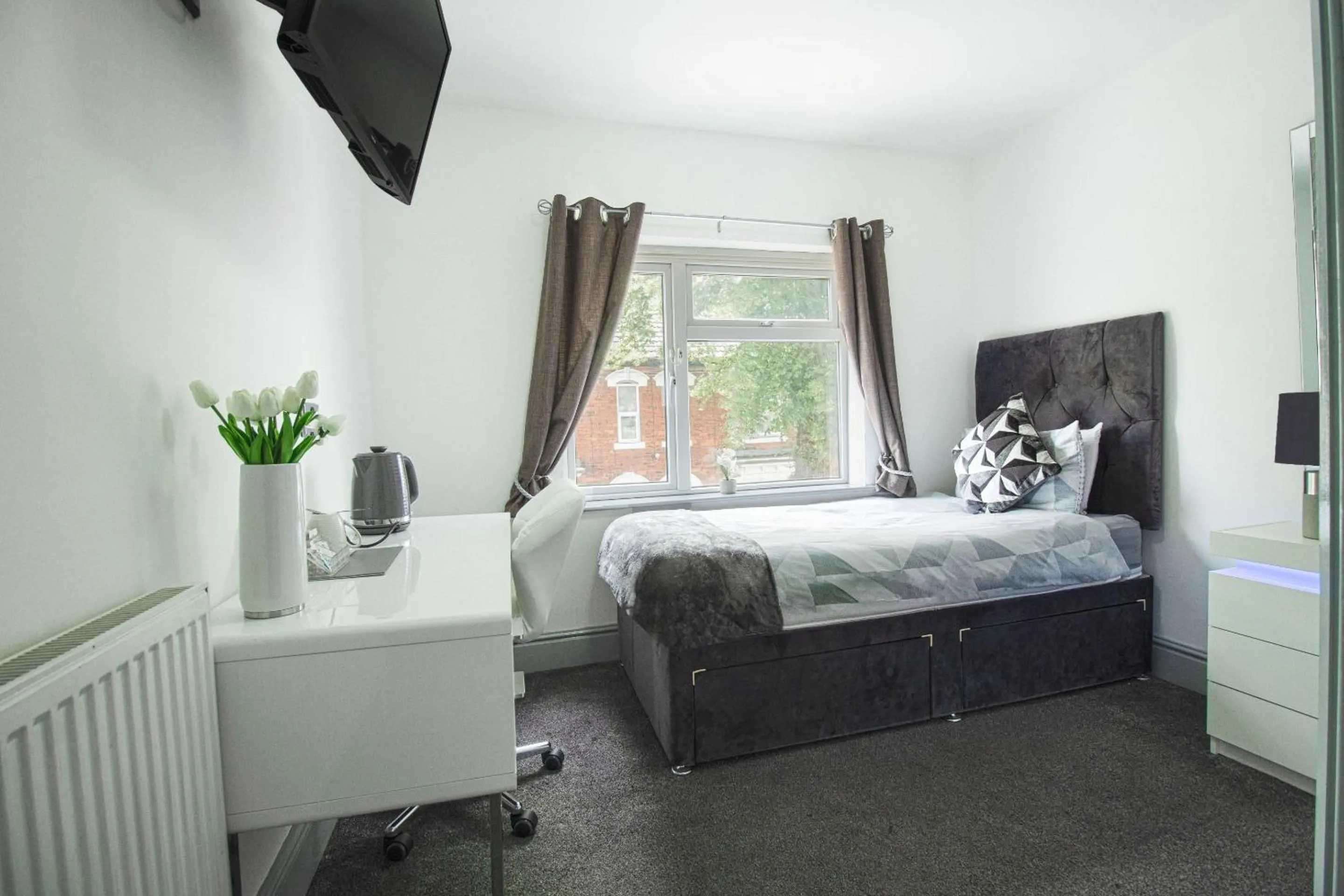 Bedroom in OYO Hotel Clamart