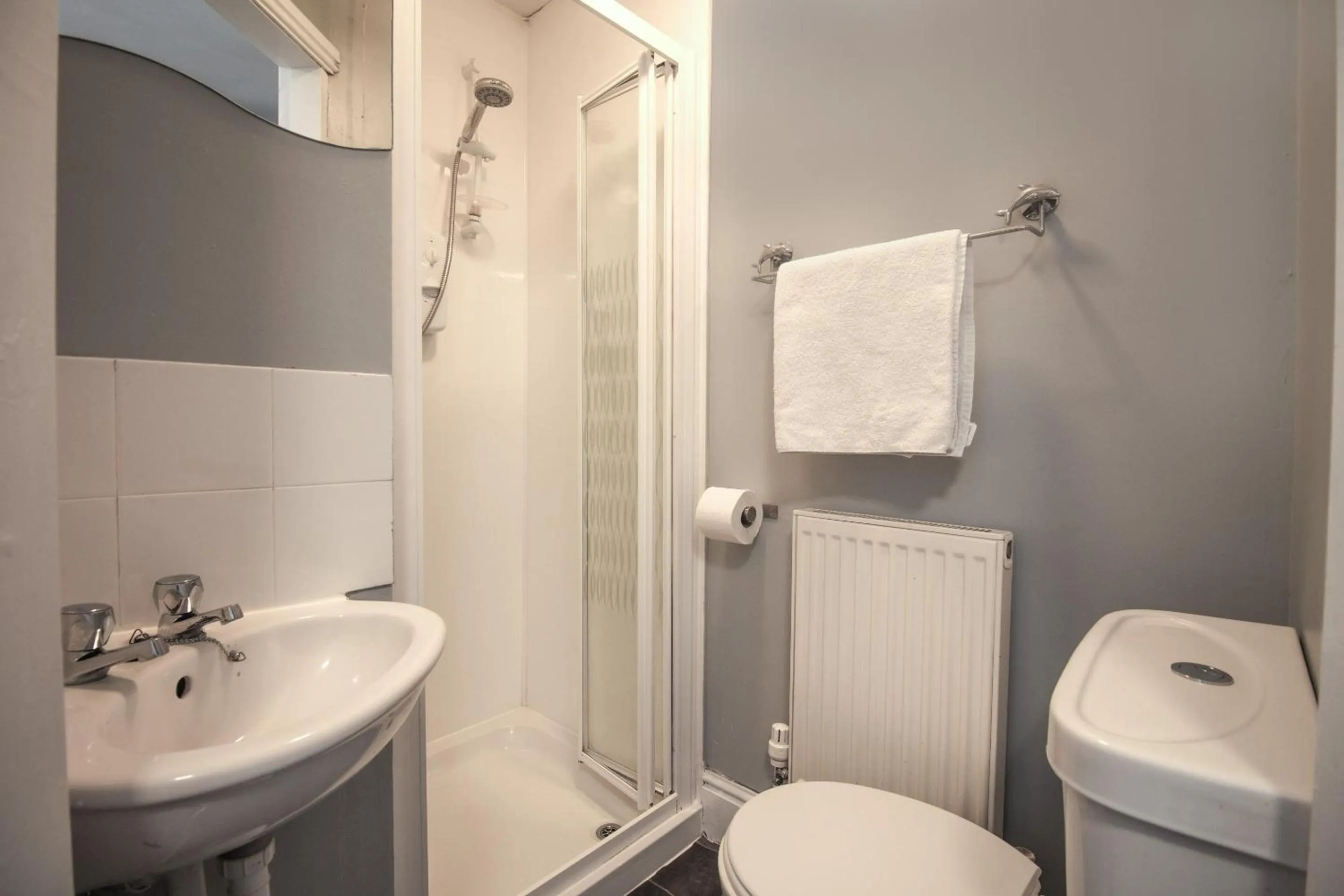 Bathroom in OYO Hotel Clamart