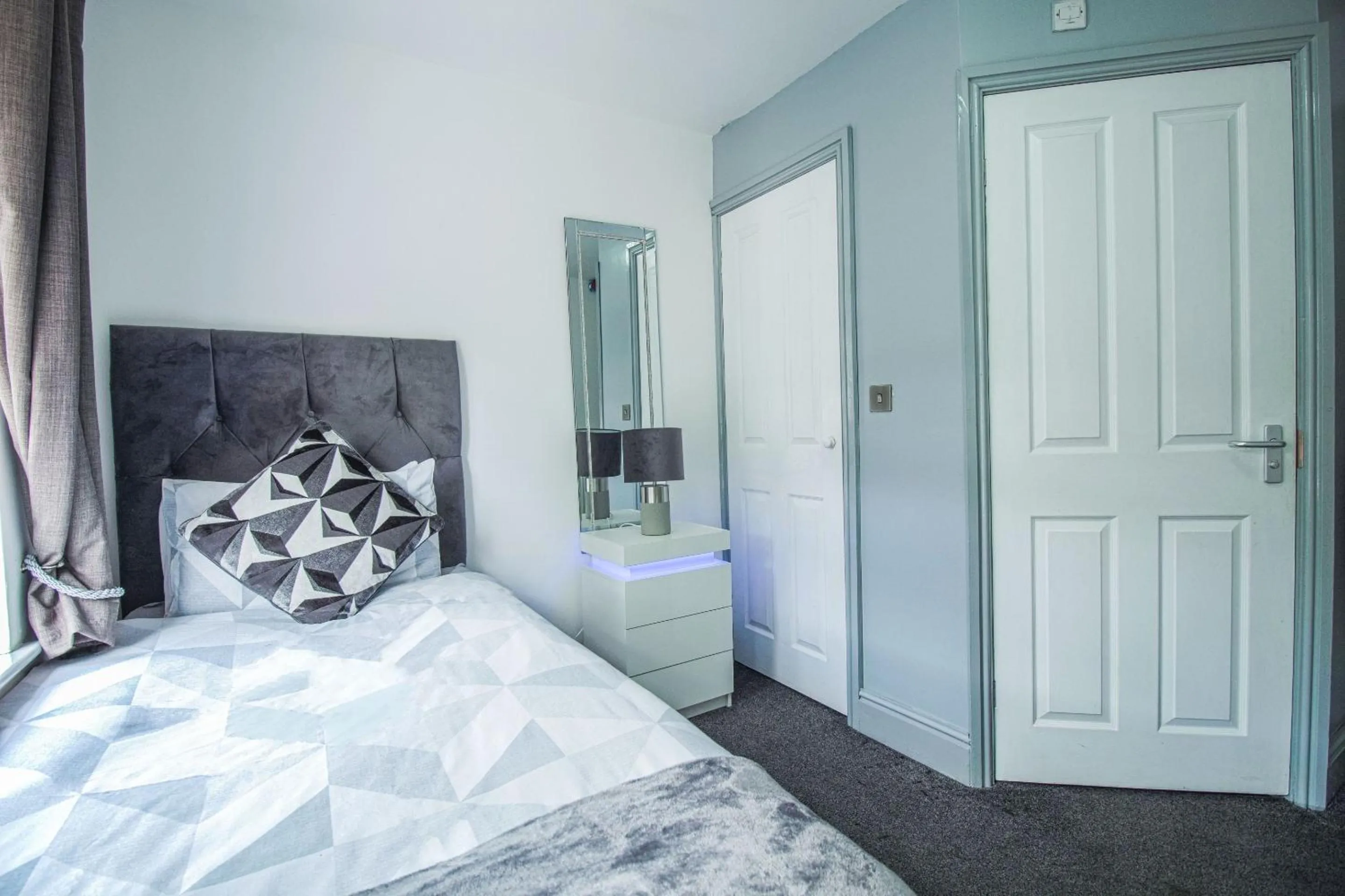 Bedroom in OYO Hotel Clamart