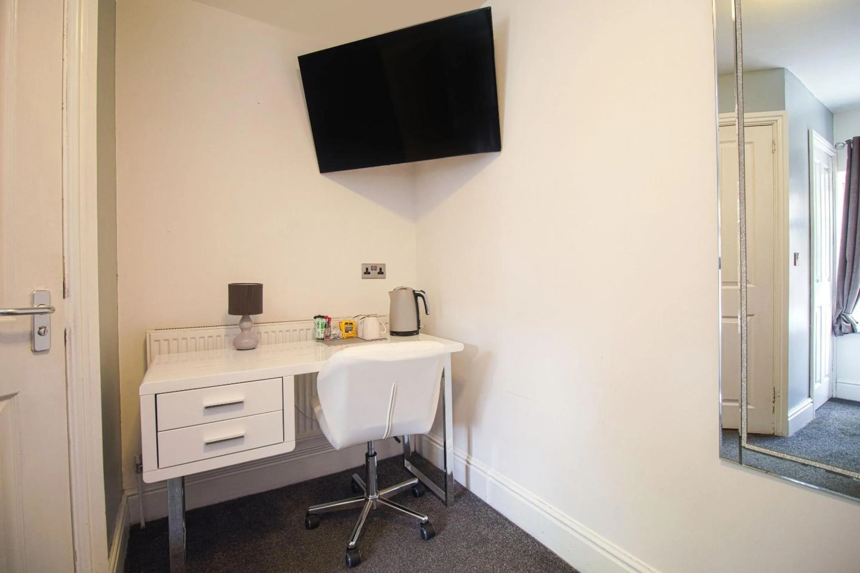 Bedroom in OYO Hotel Clamart