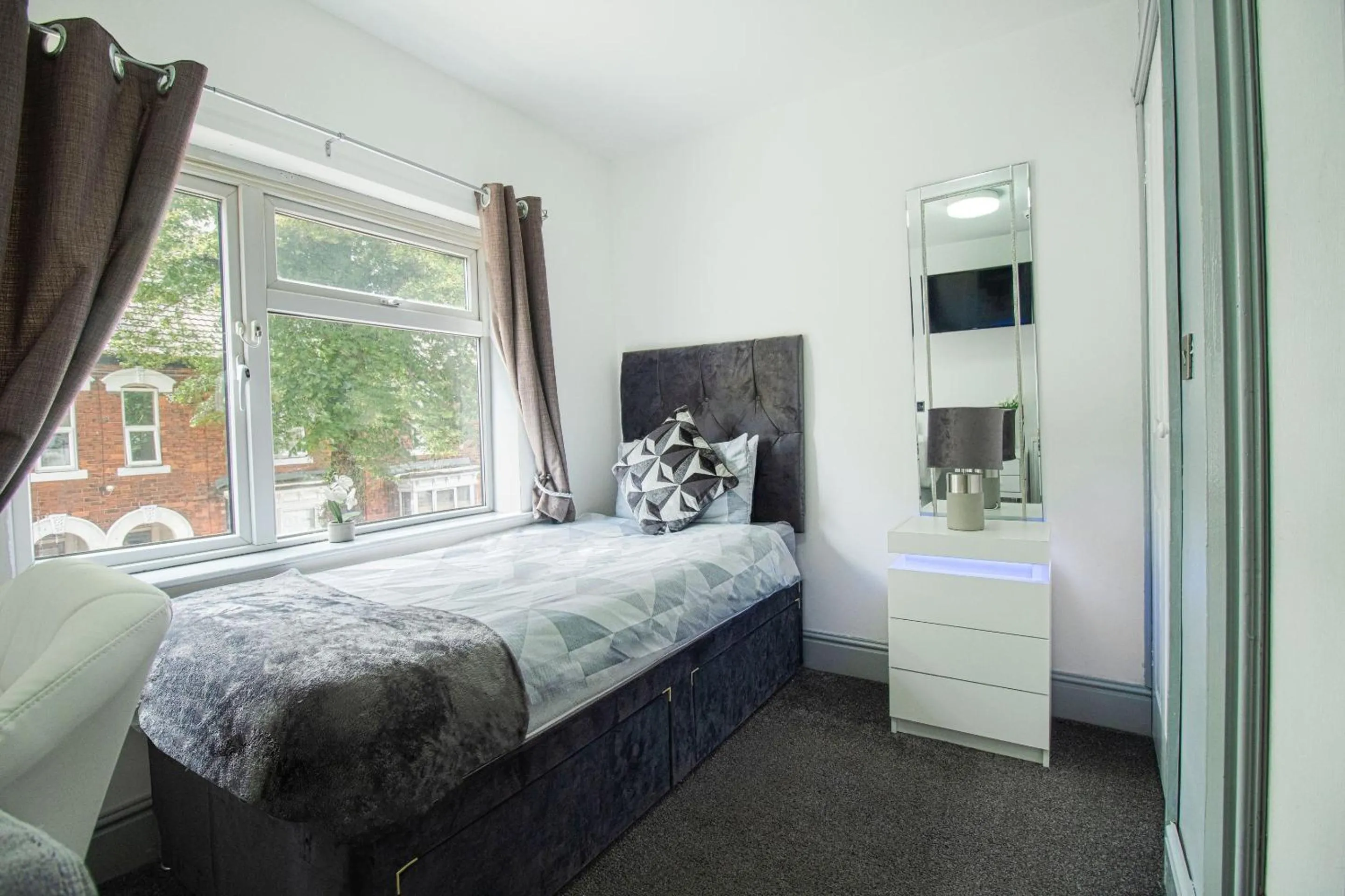 Bedroom in OYO Hotel Clamart