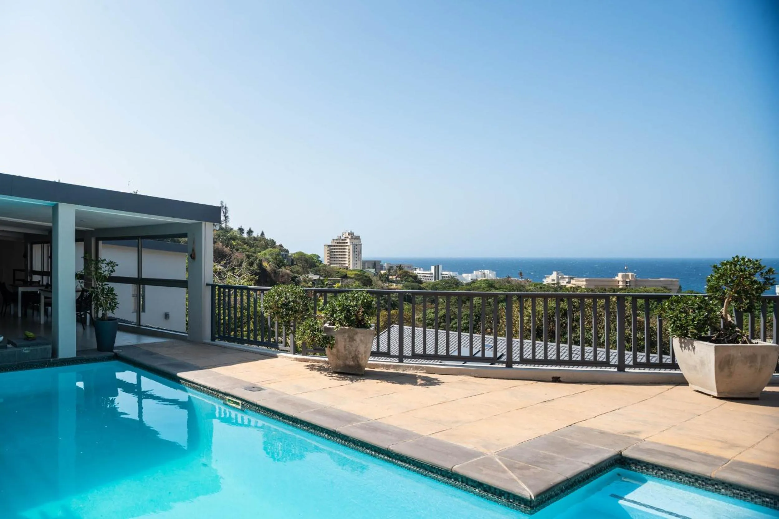 Swimming pool in 5 On Lindsay