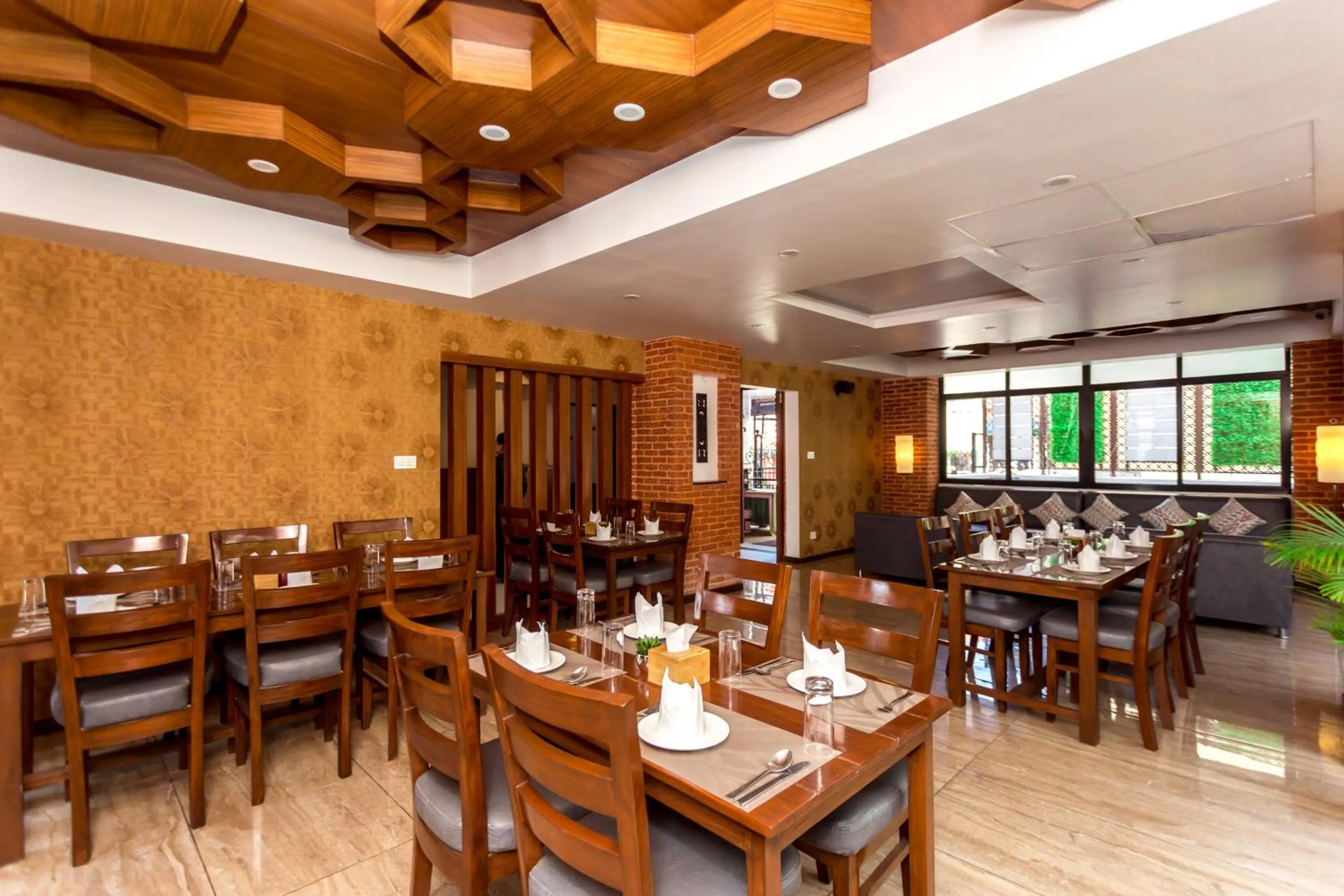 Restaurant/places to eat in Sunshine Boutique Hotel