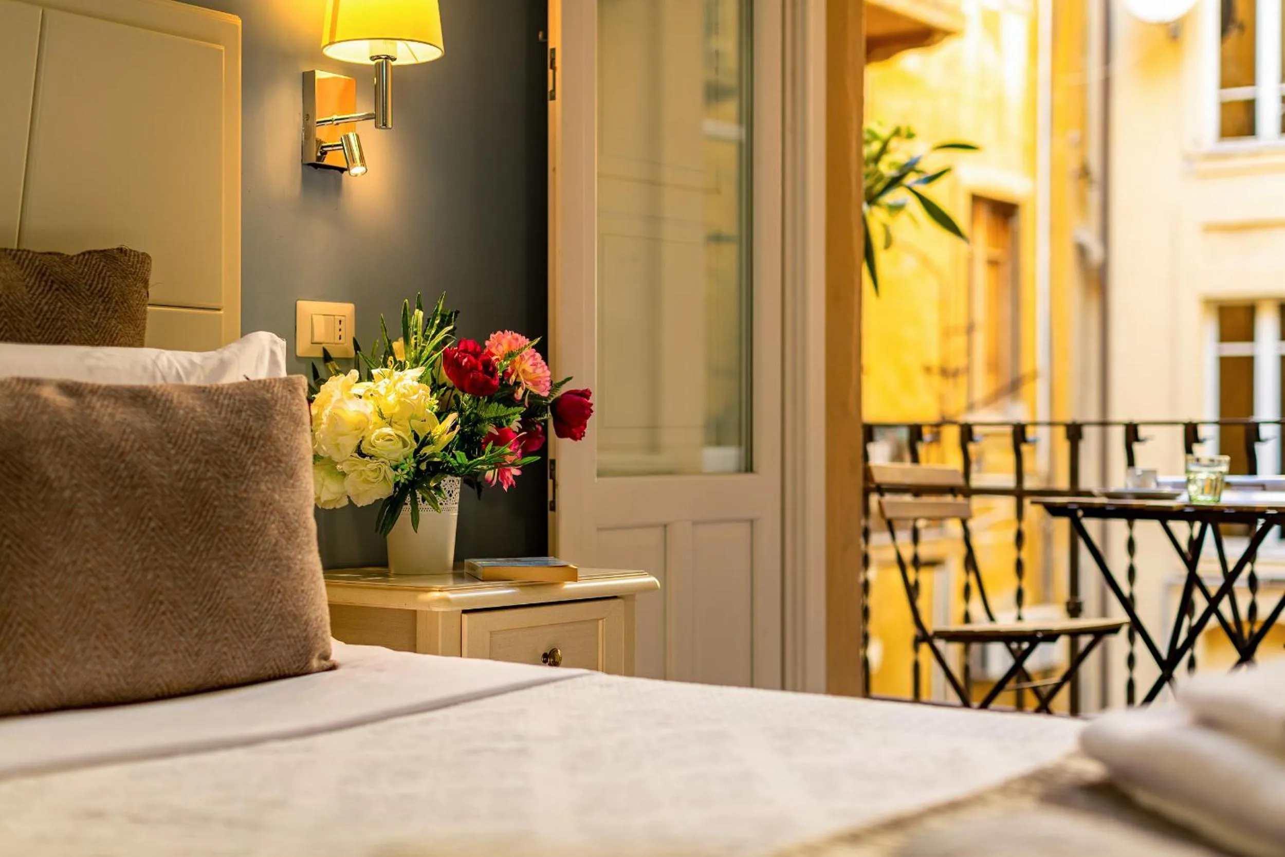 Balcony/Terrace, Bed in Marlin Rooms