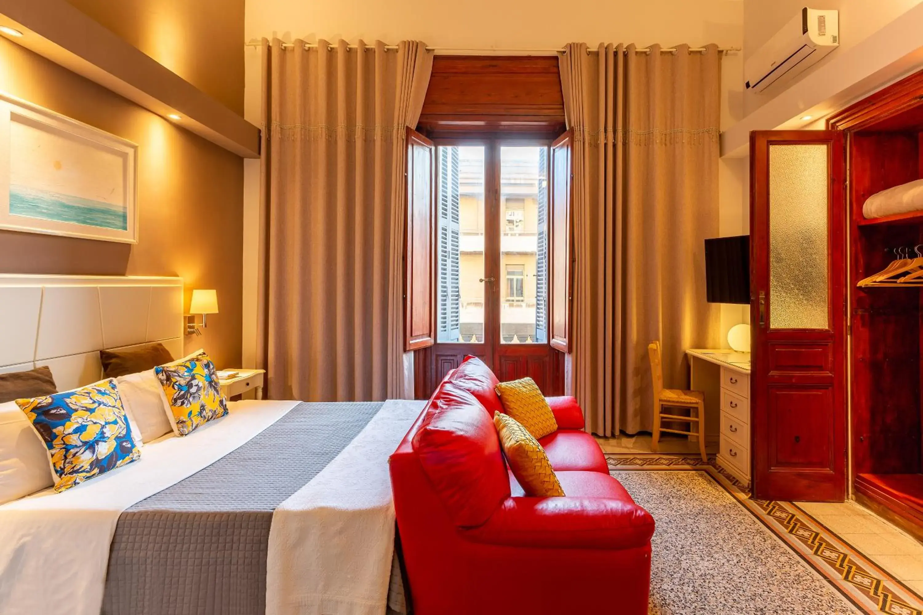 TV and multimedia, Bed in Marlin Rooms TV and multimedia, Bed in Marlin Rooms