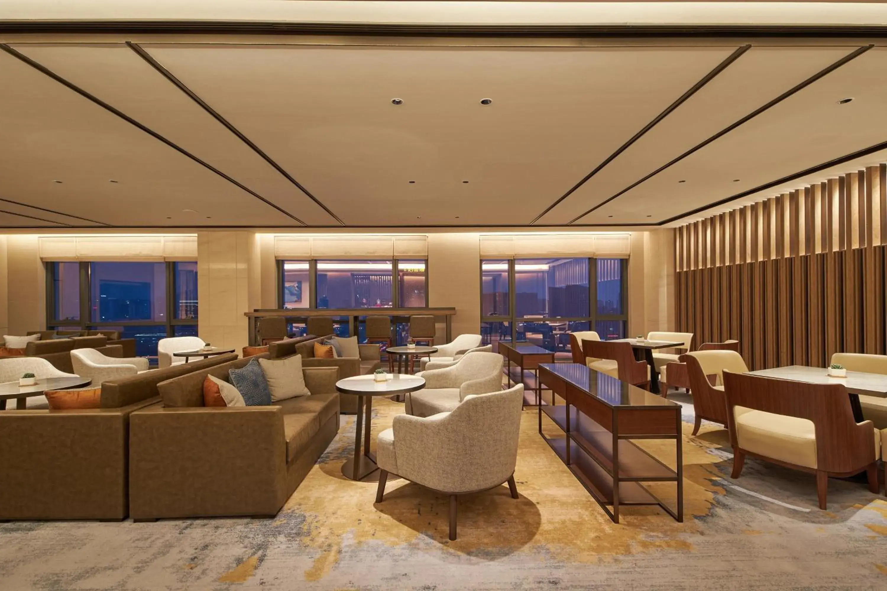 Lounge or bar in Four Points by Sheraton Jiaxing Lounge or bar in Four Points by Sheraton Jiaxing