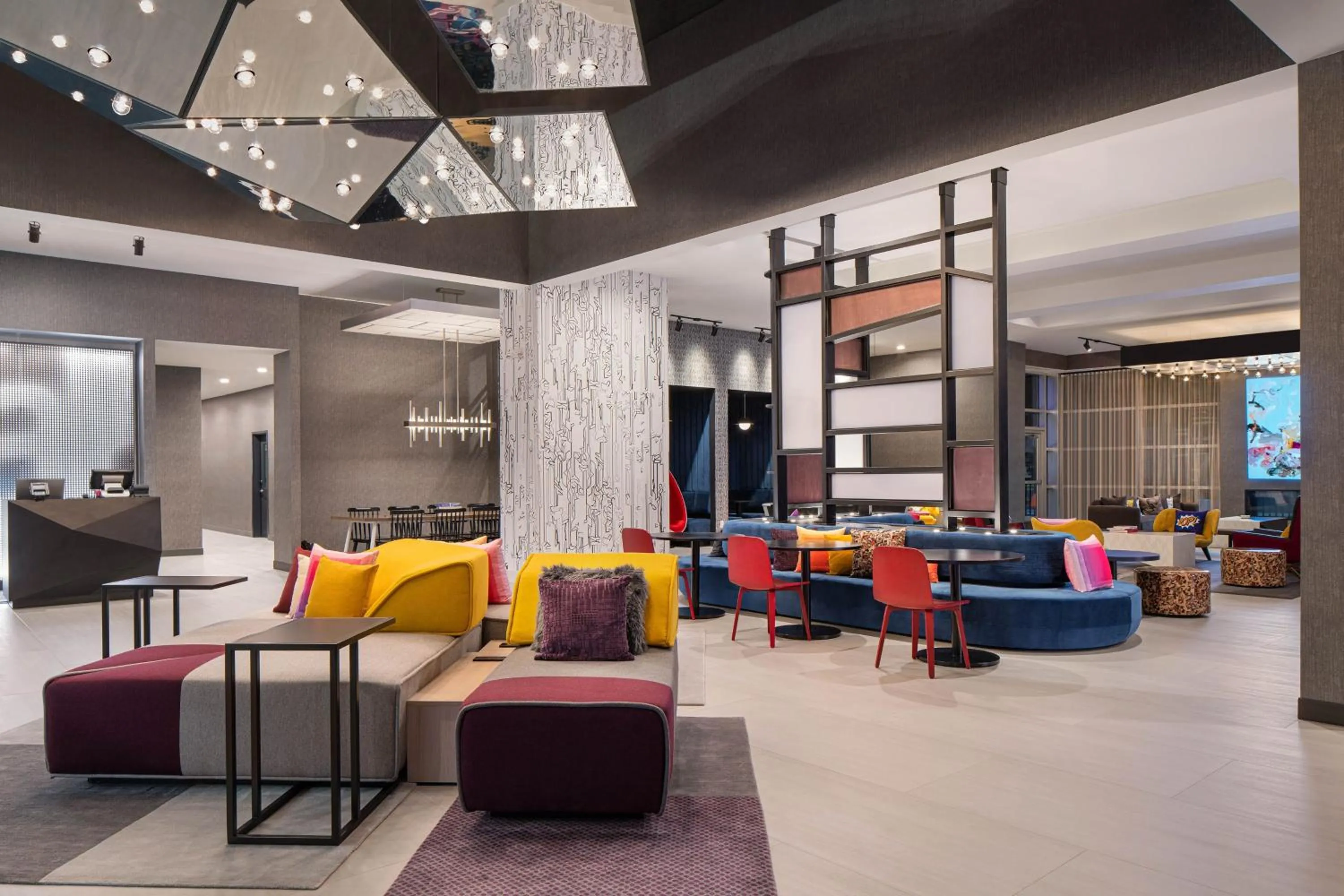 Lounge or bar in Aloft Katy Mills