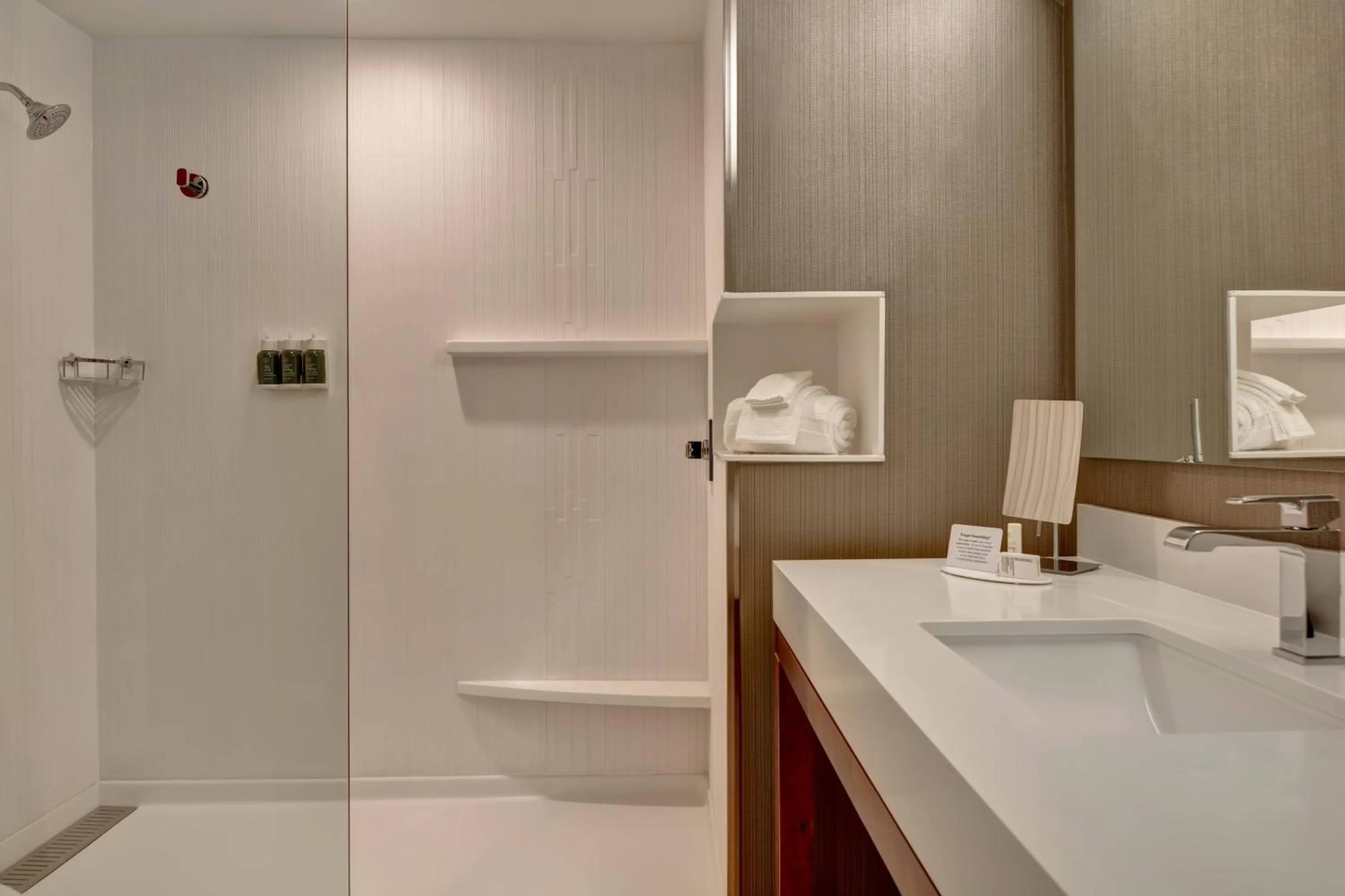 Bathroom in Courtyard by Marriott Bentonville Rogers Promenade