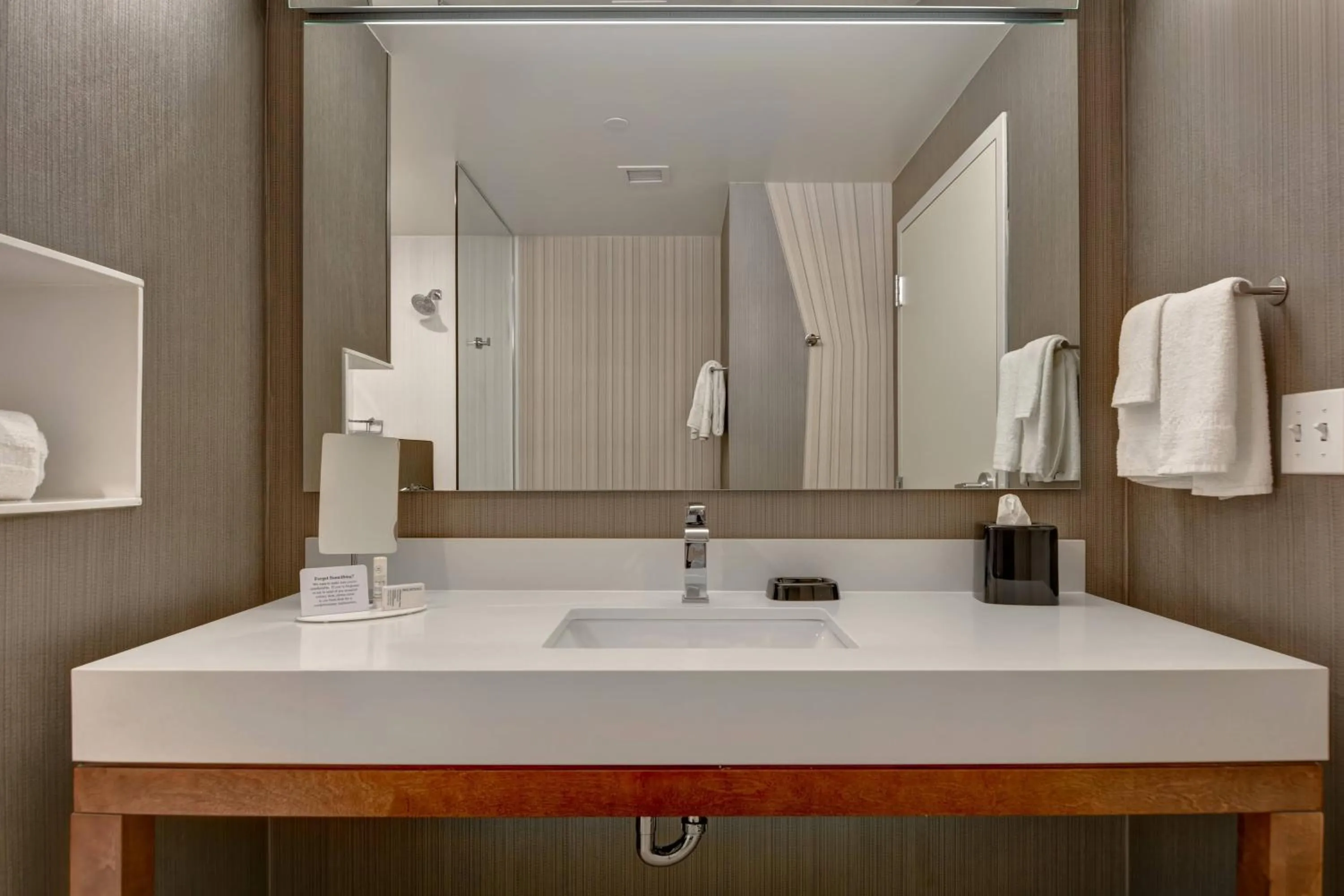 Bathroom in Courtyard by Marriott Bentonville Rogers Promenade