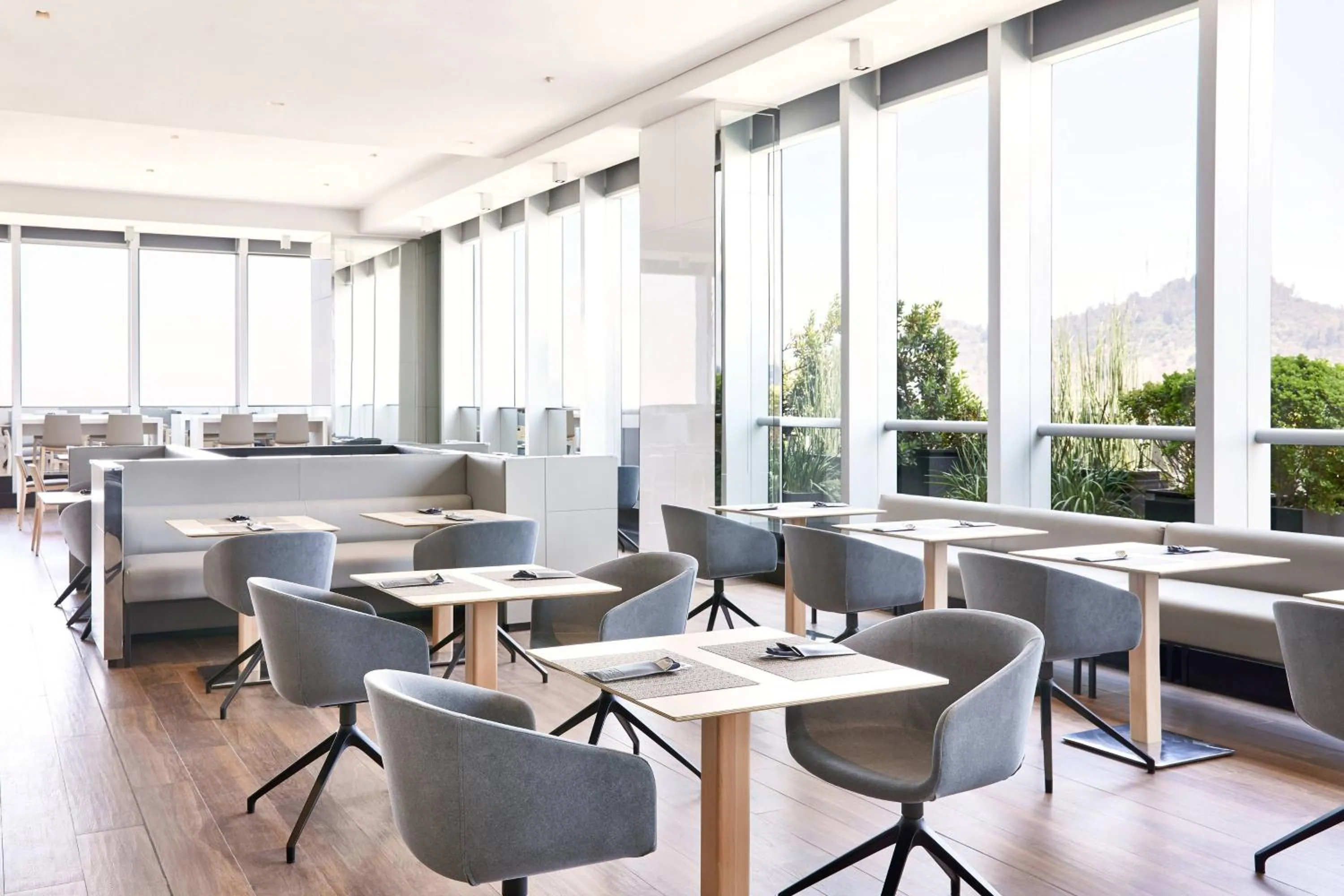 Kitchen or kitchenette in AC Hotel by Marriott Santiago Cenco Costanera