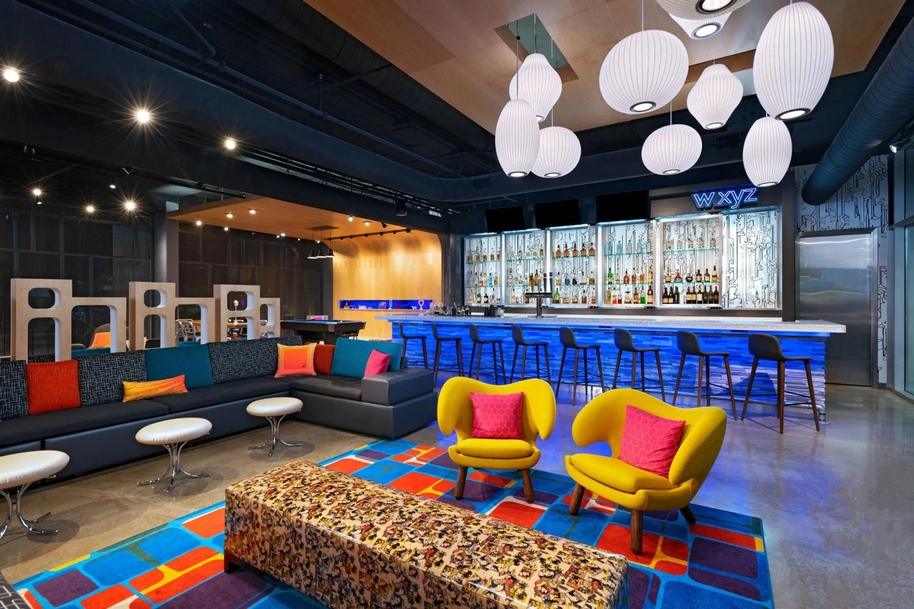 Lounge or bar in Aloft Waco Downtown