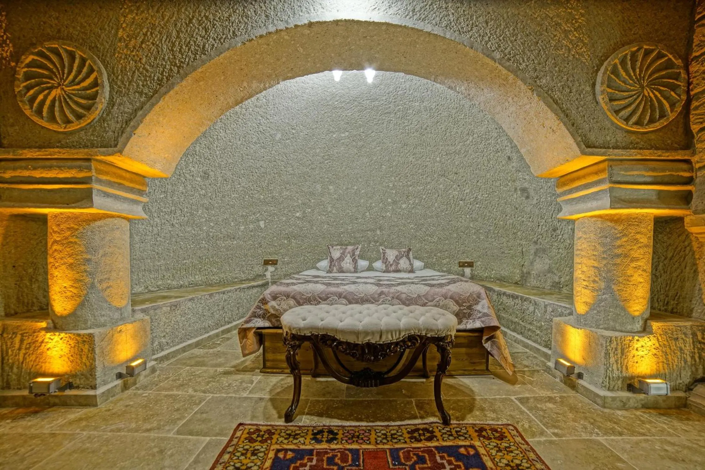 Bed in Risus Cave Suites