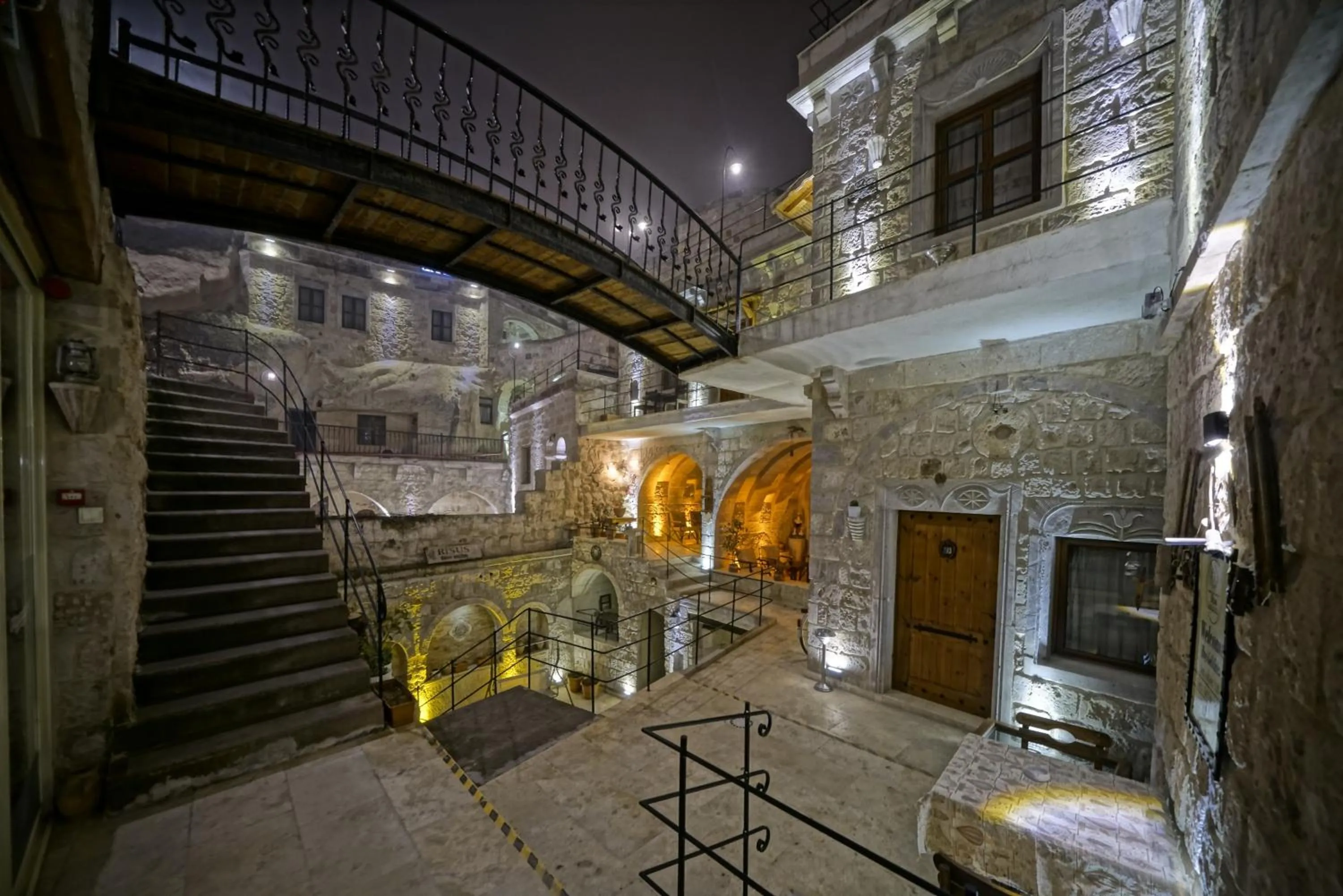 Property building in Risus Cave Suites