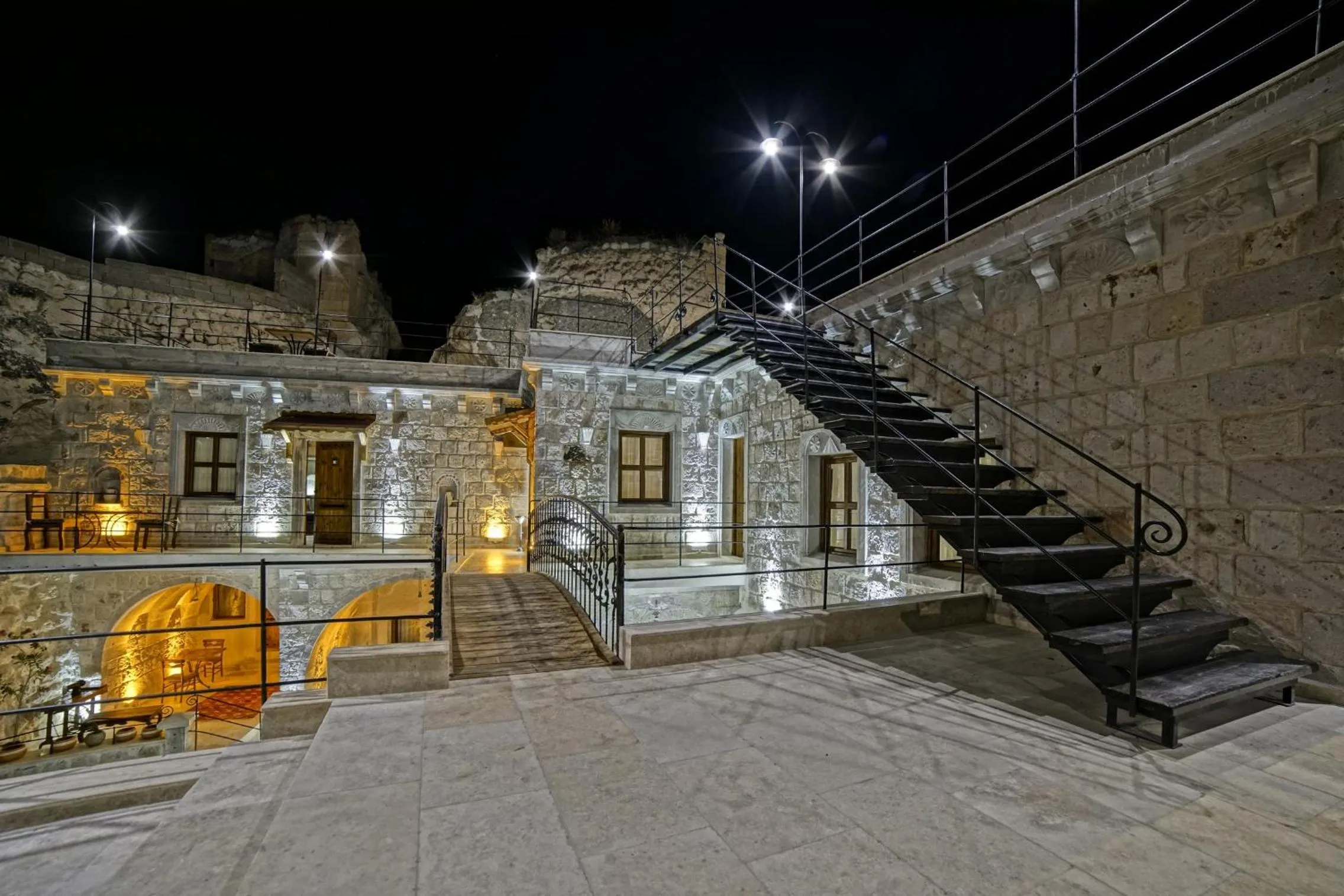 Property building in Risus Cave Suites