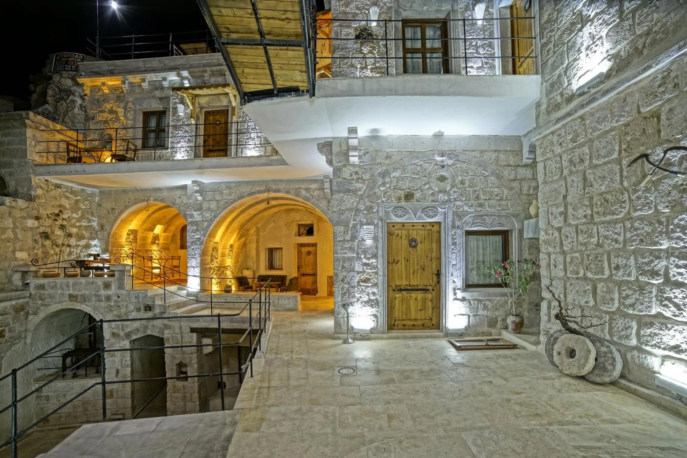 Property building in Risus Cave Suites