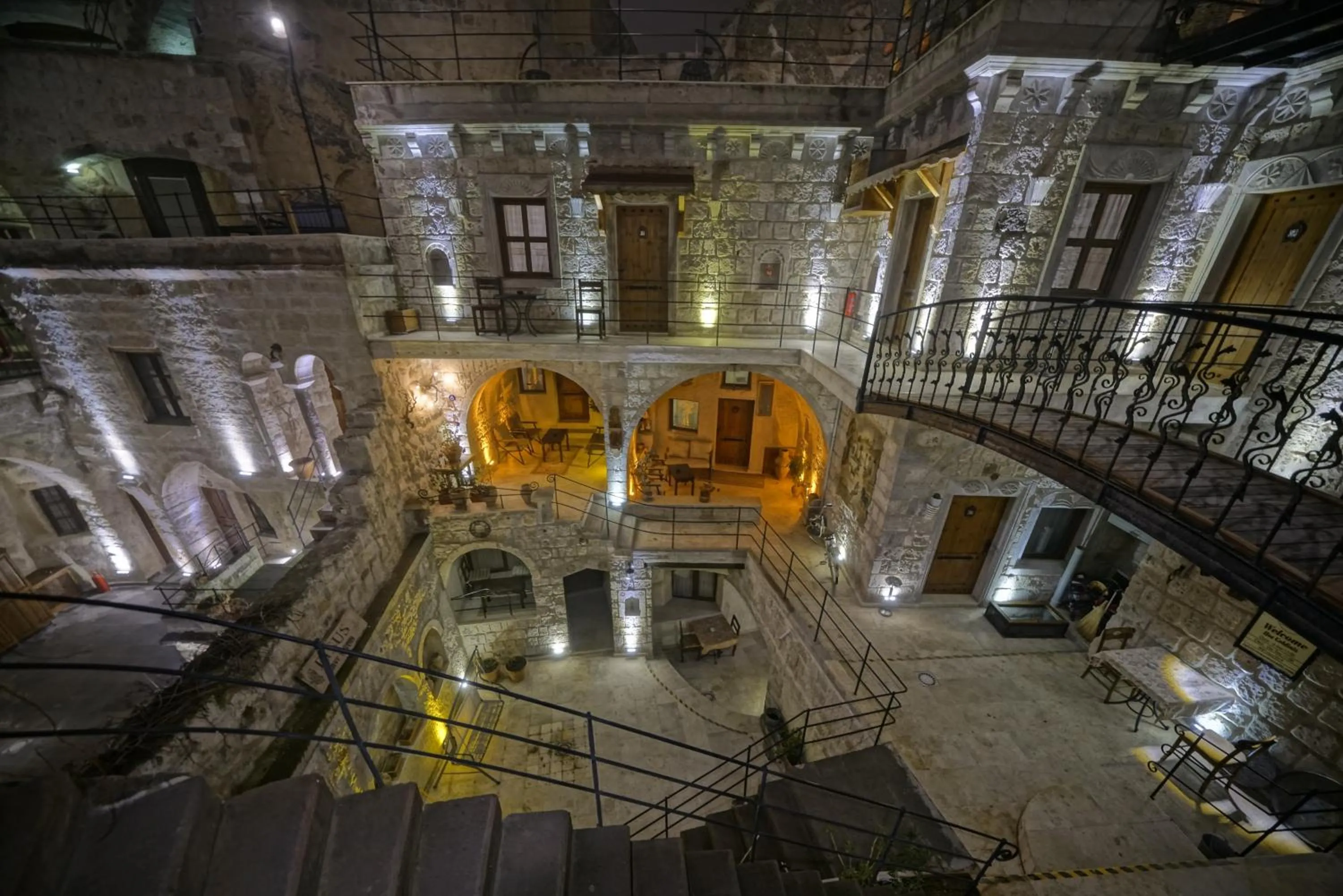 Night in Risus Cave Suites