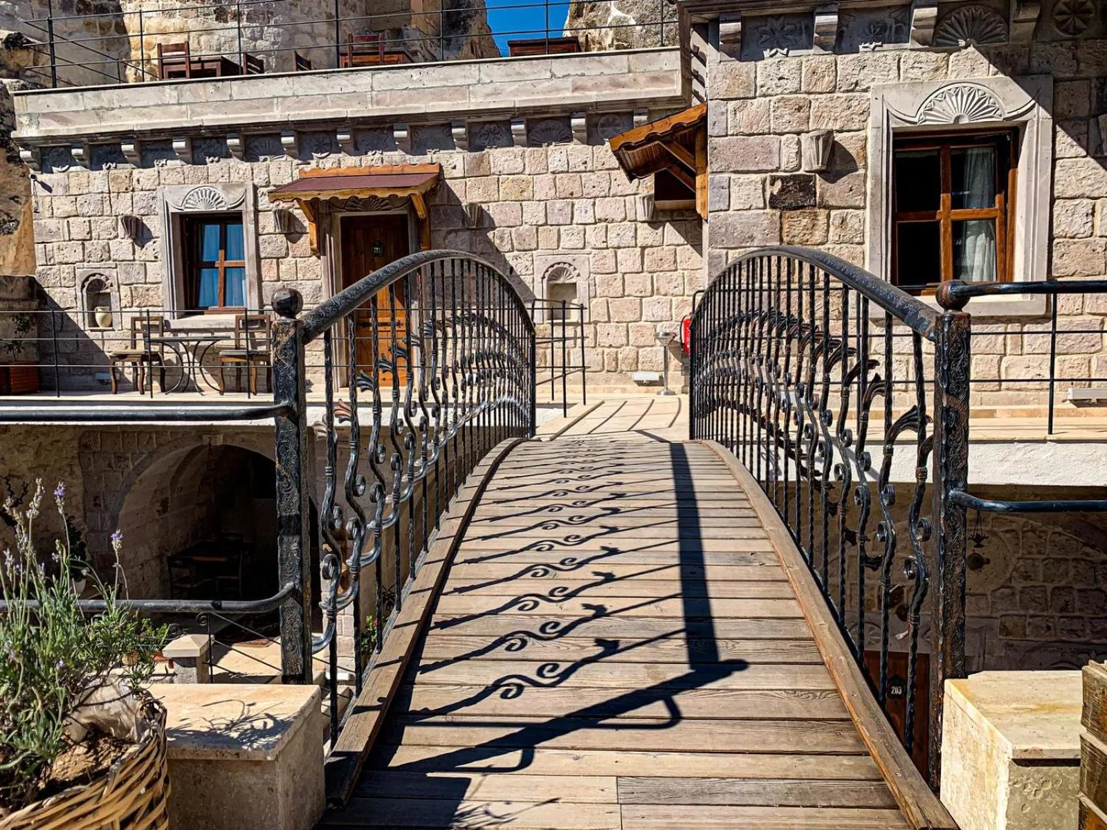Patio in Risus Cave Suites