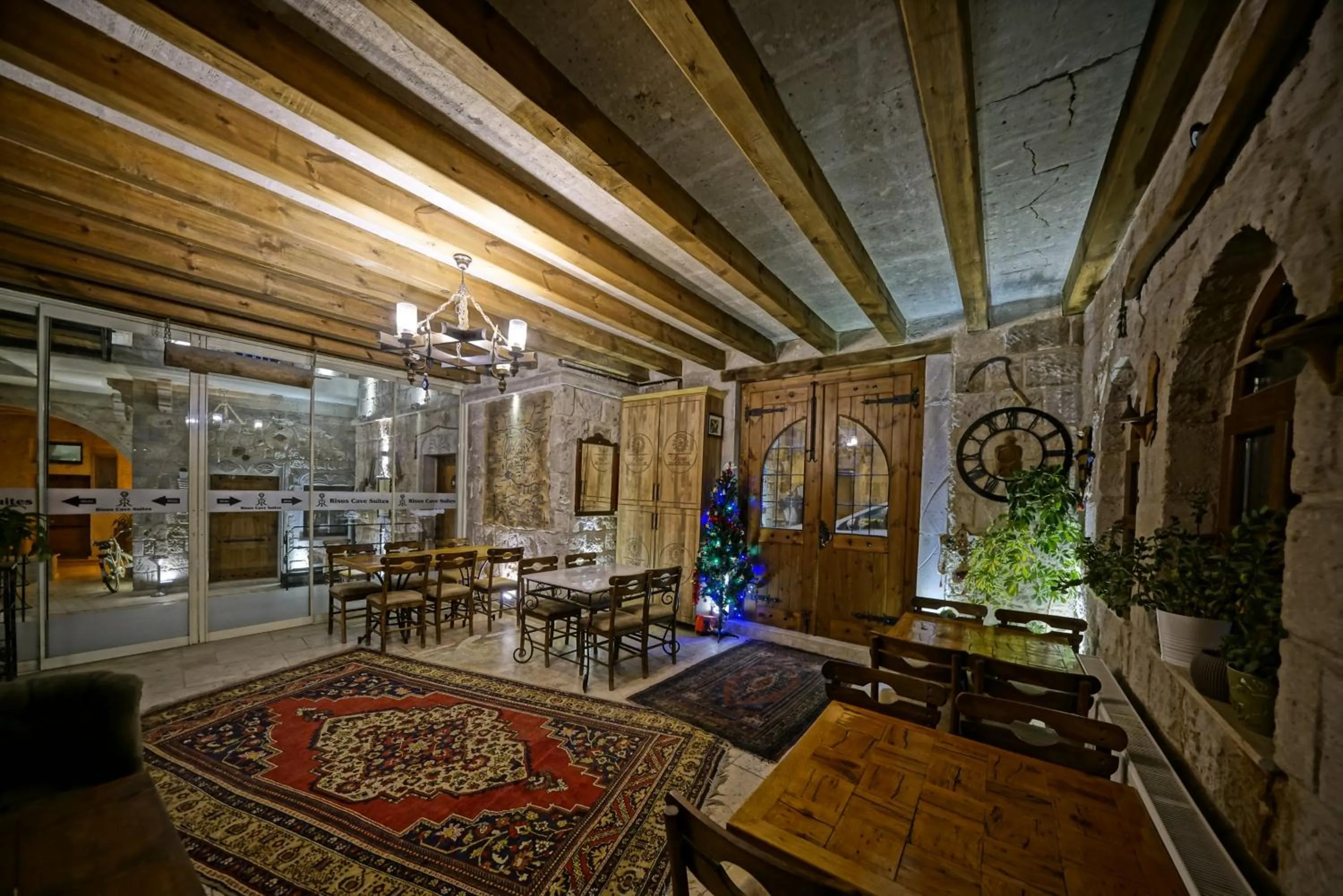 Seating area in Risus Cave Suites