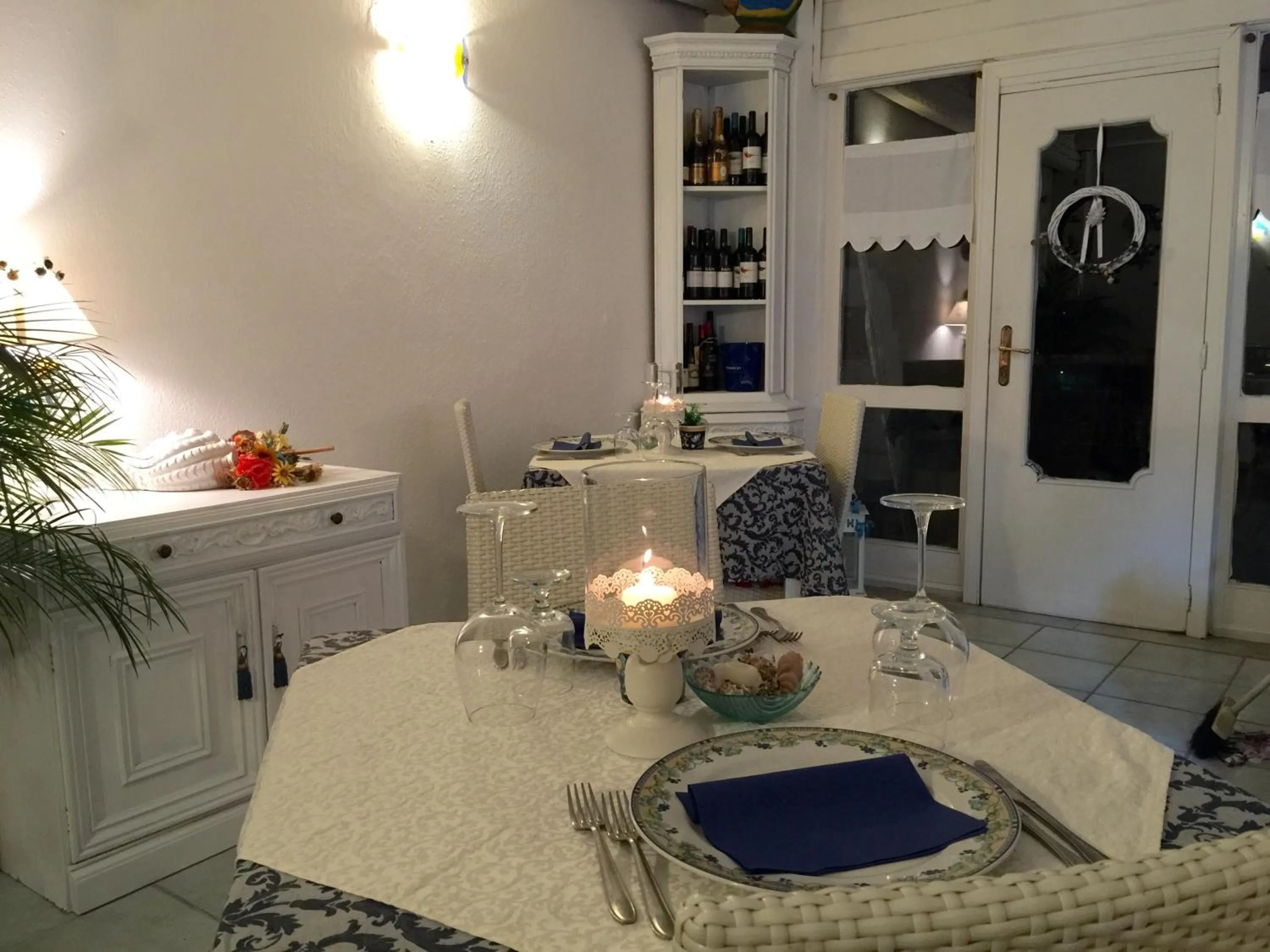 Restaurant/places to eat in Villa Neptunus