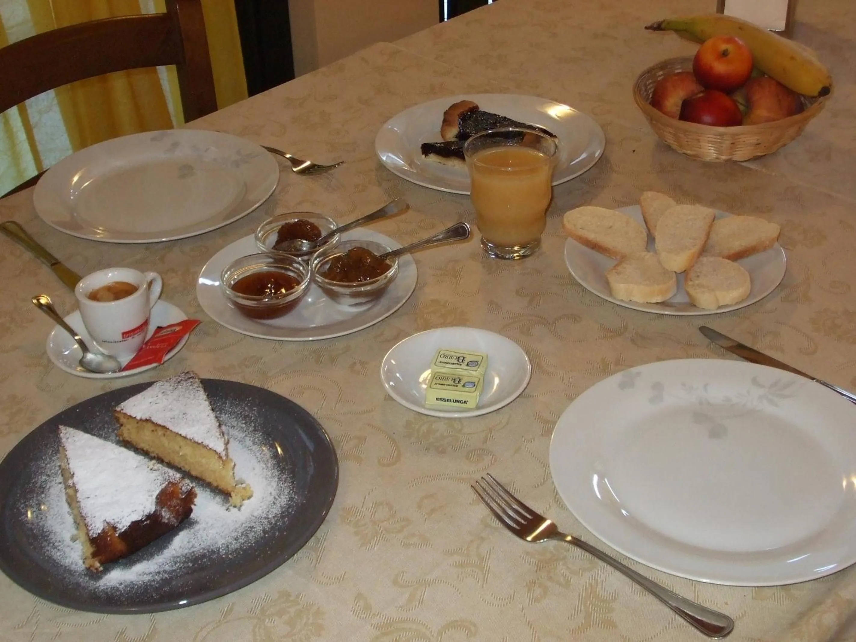 Italian breakfast in Agriturismo Cascina Rossano
