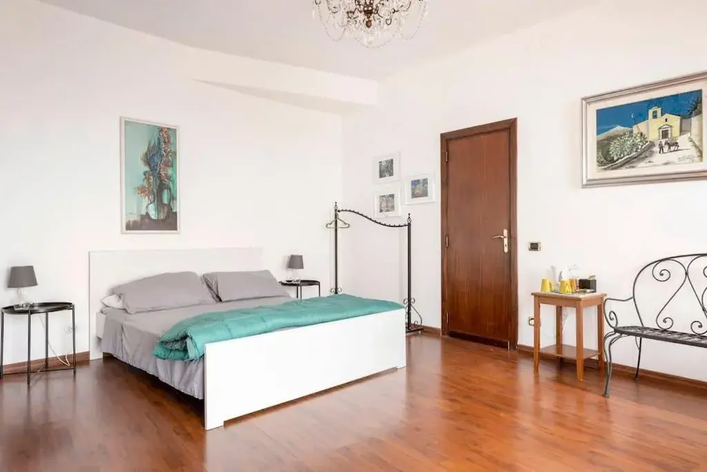 Deluxe Double Room with Balcony and Sea View in Isola Bella - Rooms il Pescatore Deluxe Double Room with Balcony and Sea View in Isola Bella - Rooms il Pescatore