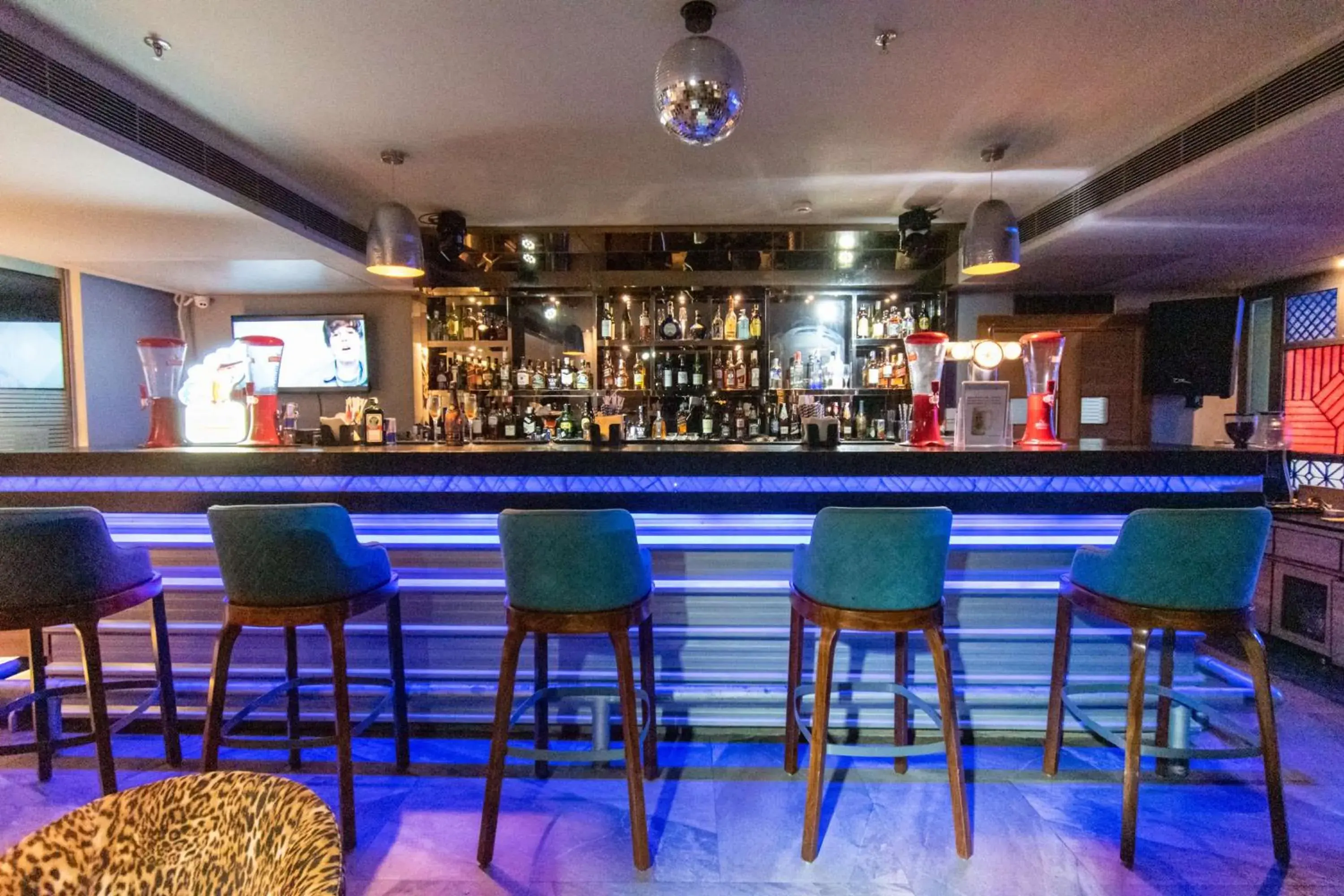 Lounge or bar in Best Western La Vista Pathankot Lounge or bar in Best Western La Vista Pathankot