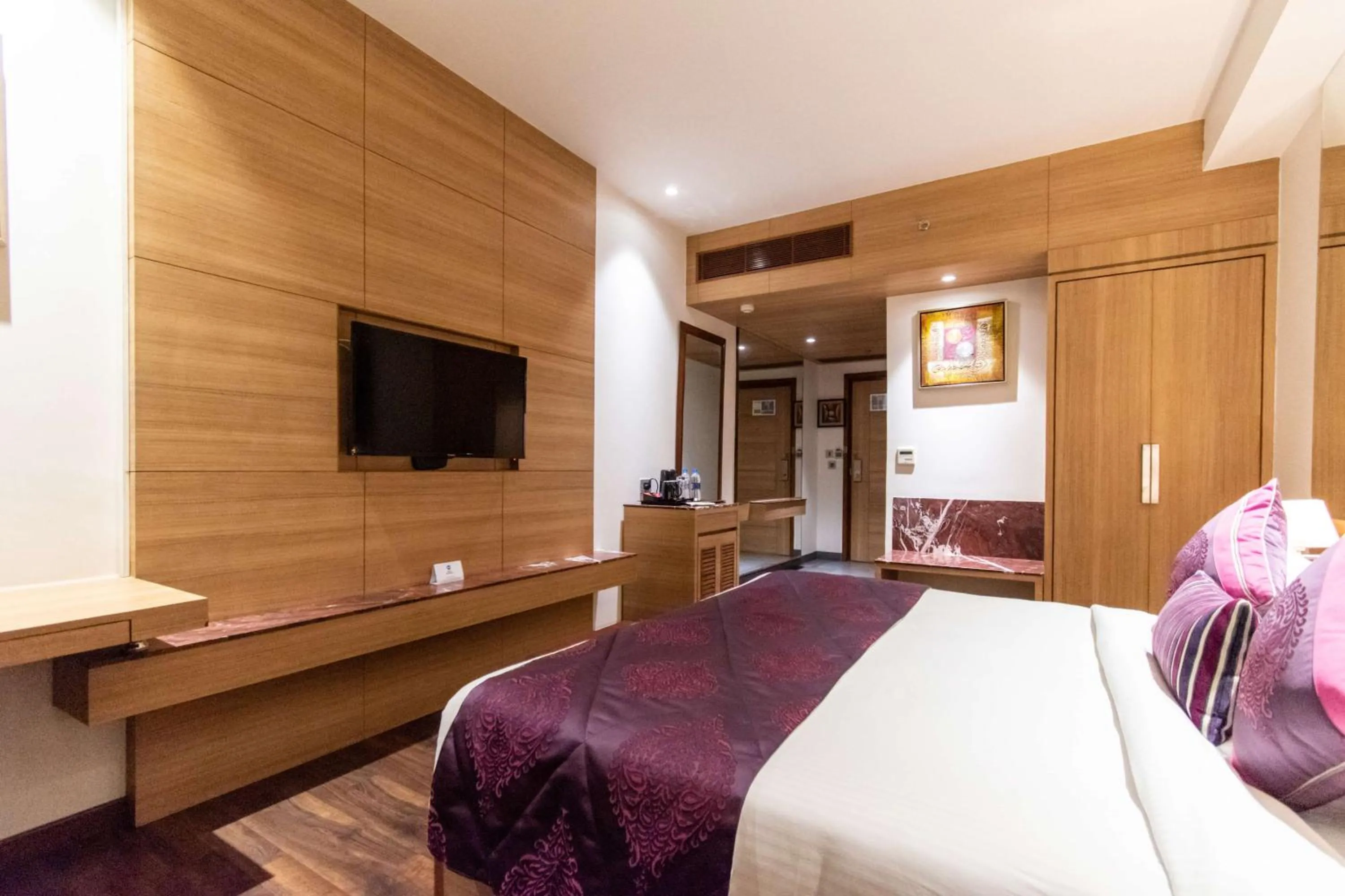 Bedroom, Bed in Best Western La Vista Pathankot