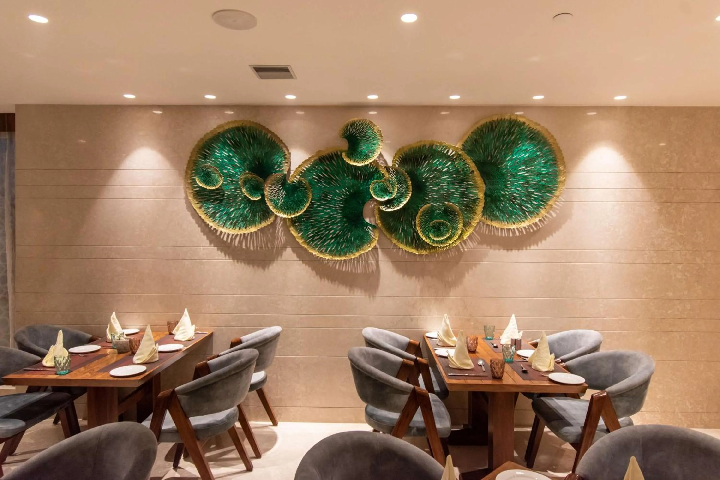 Restaurant/places to eat in Best Western La Vista Pathankot