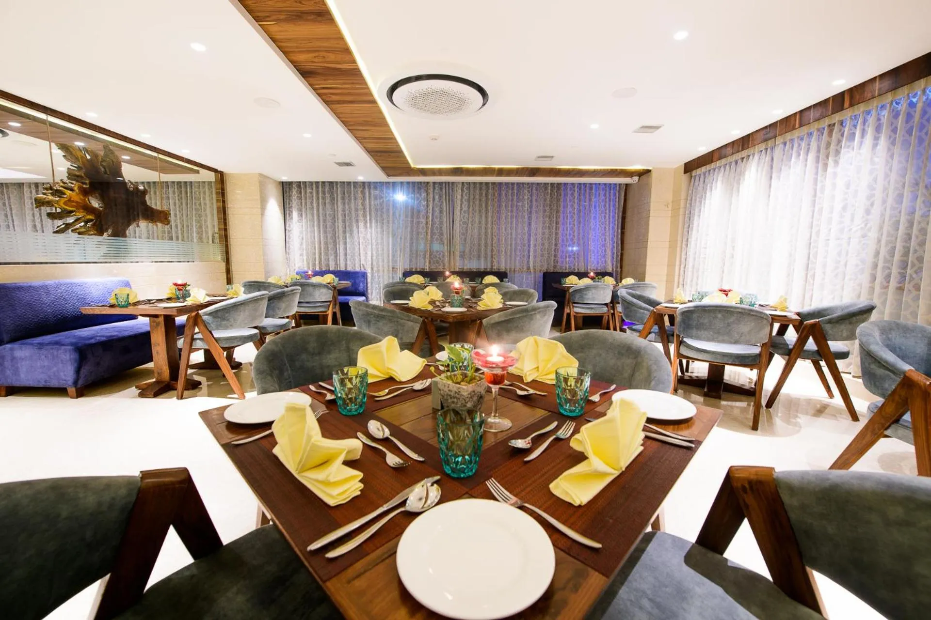 Restaurant/places to eat in Best Western La Vista Pathankot