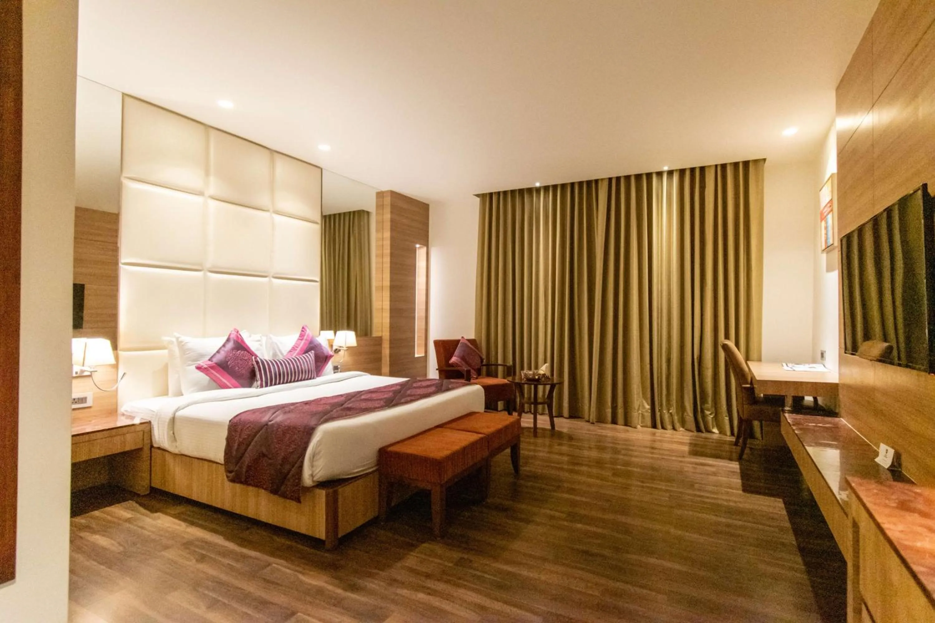Bedroom, Bed in Best Western La Vista Pathankot
