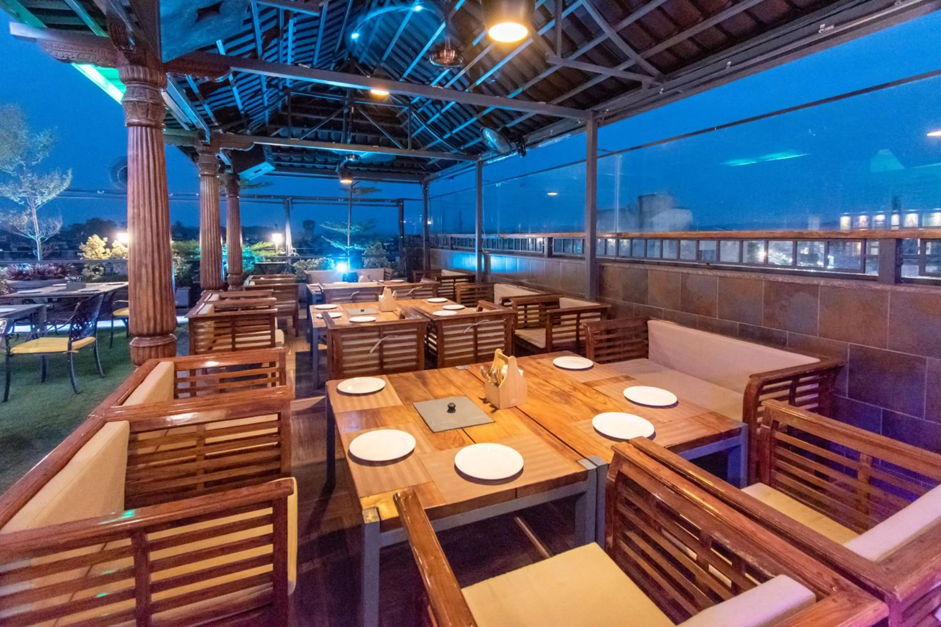 Lounge or bar in Best Western La Vista Pathankot