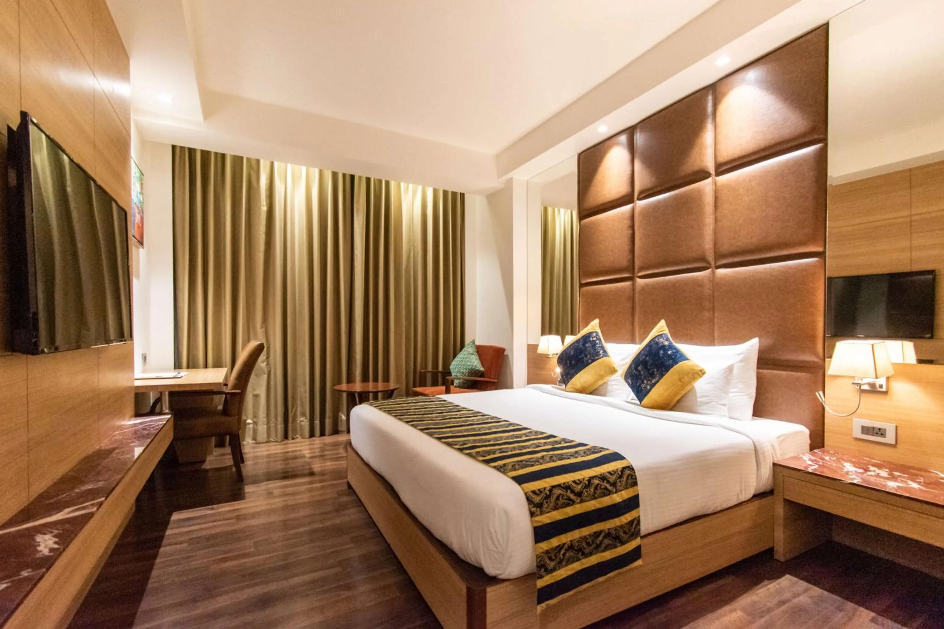 Photo of the whole room, Bed in Best Western La Vista Pathankot
