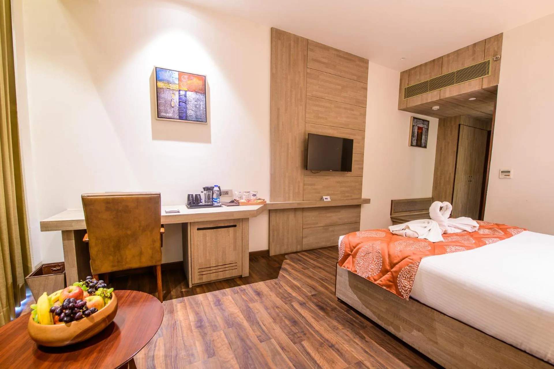 Communal lounge/ TV room, Bed in Best Western La Vista Pathankot
