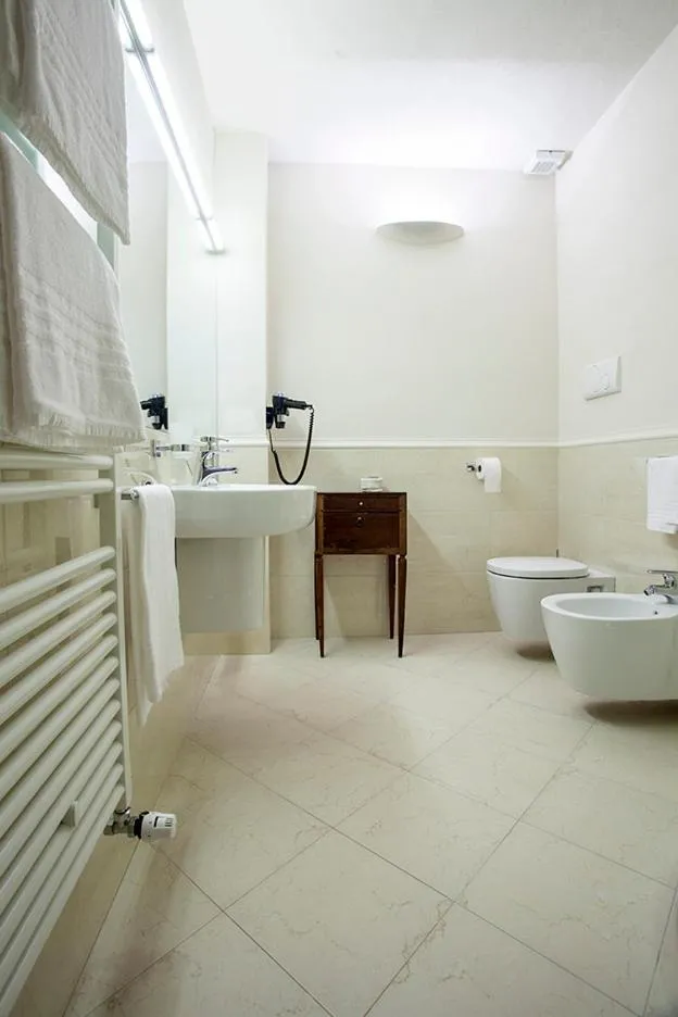 Toilet in Borromeo Rooms Bed & Living
