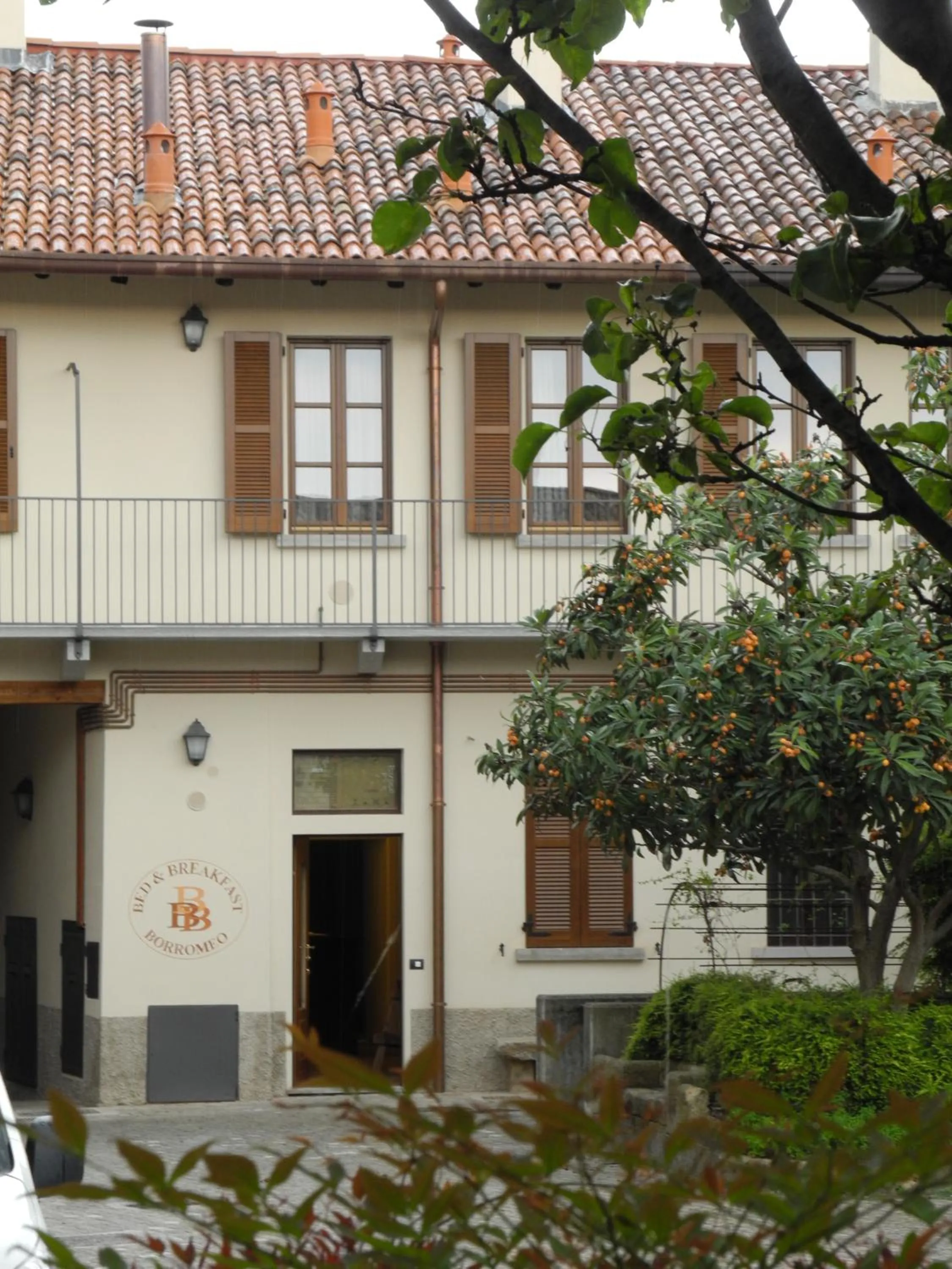 Property building in Borromeo Rooms Bed & Living
