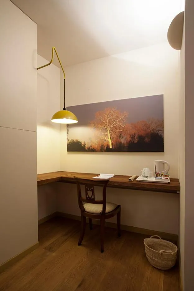 Borromeo Rooms Bed & Living