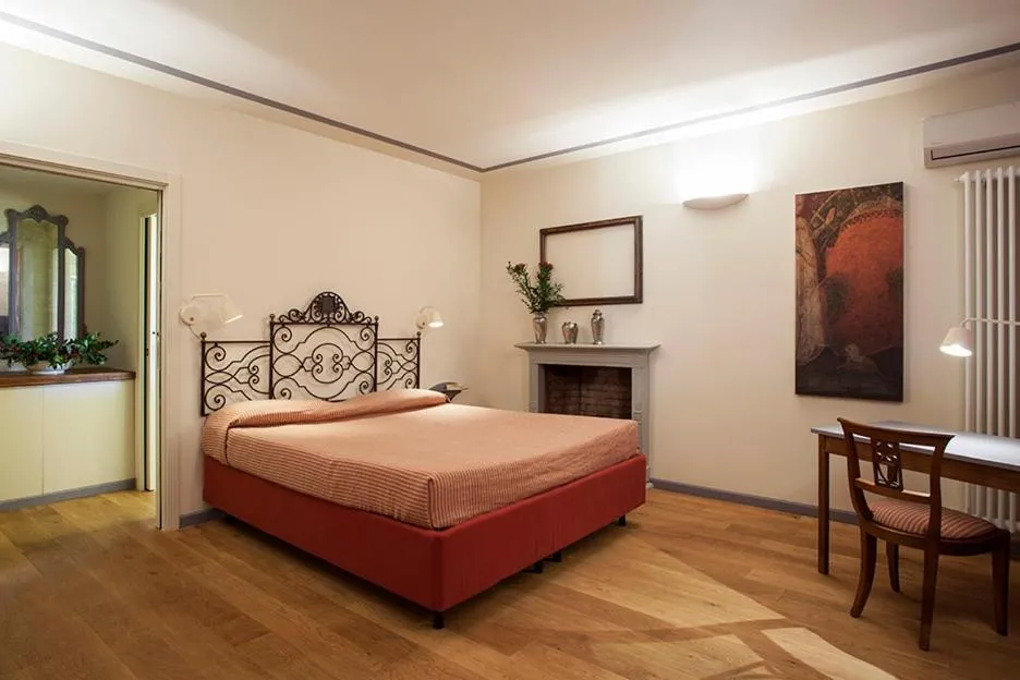 Bed in Borromeo Rooms Bed & Living