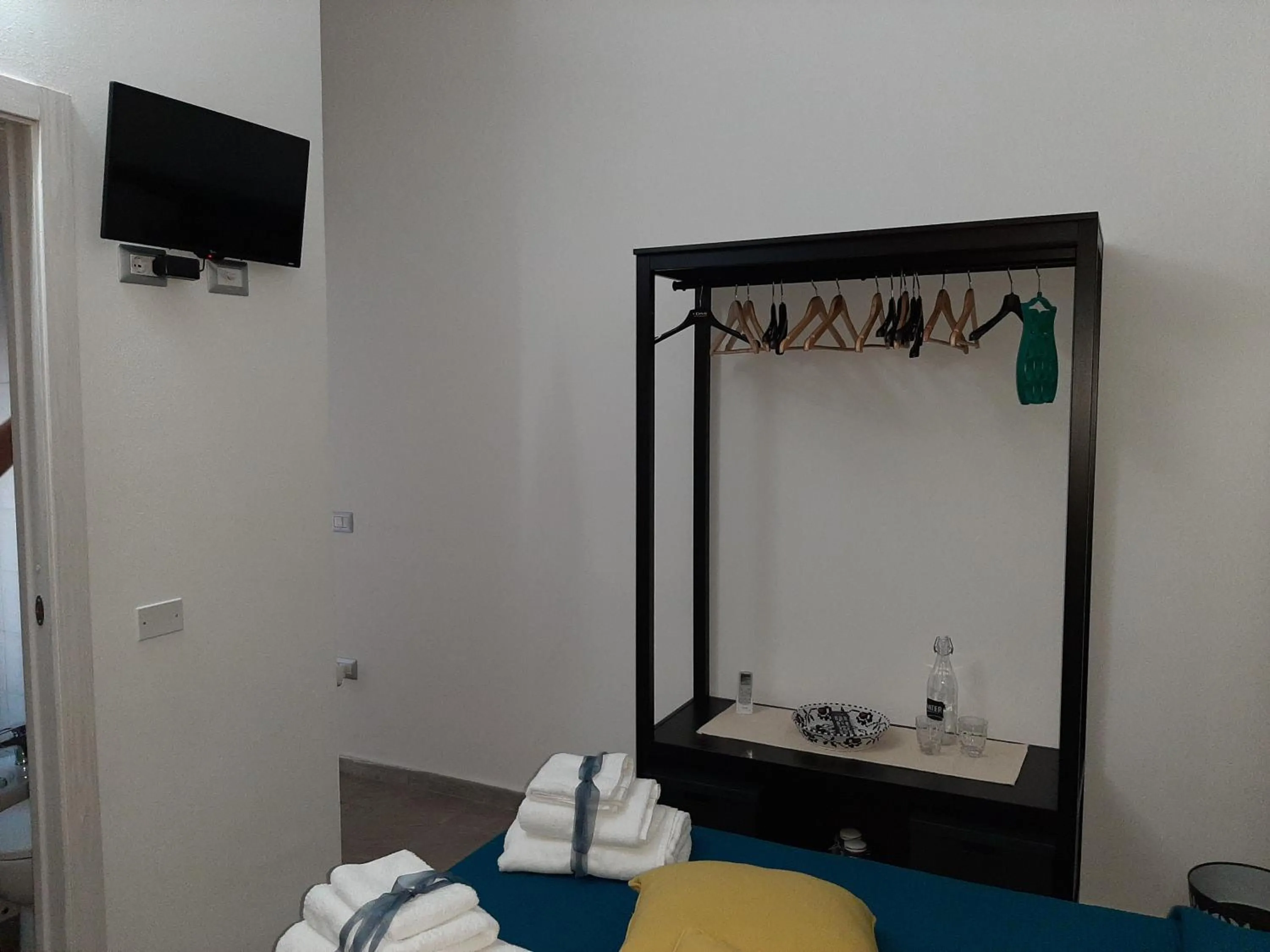 TV and multimedia in Borgo Marinaro La Medusa Arbatax - camera matrimoniale con bagno privato-