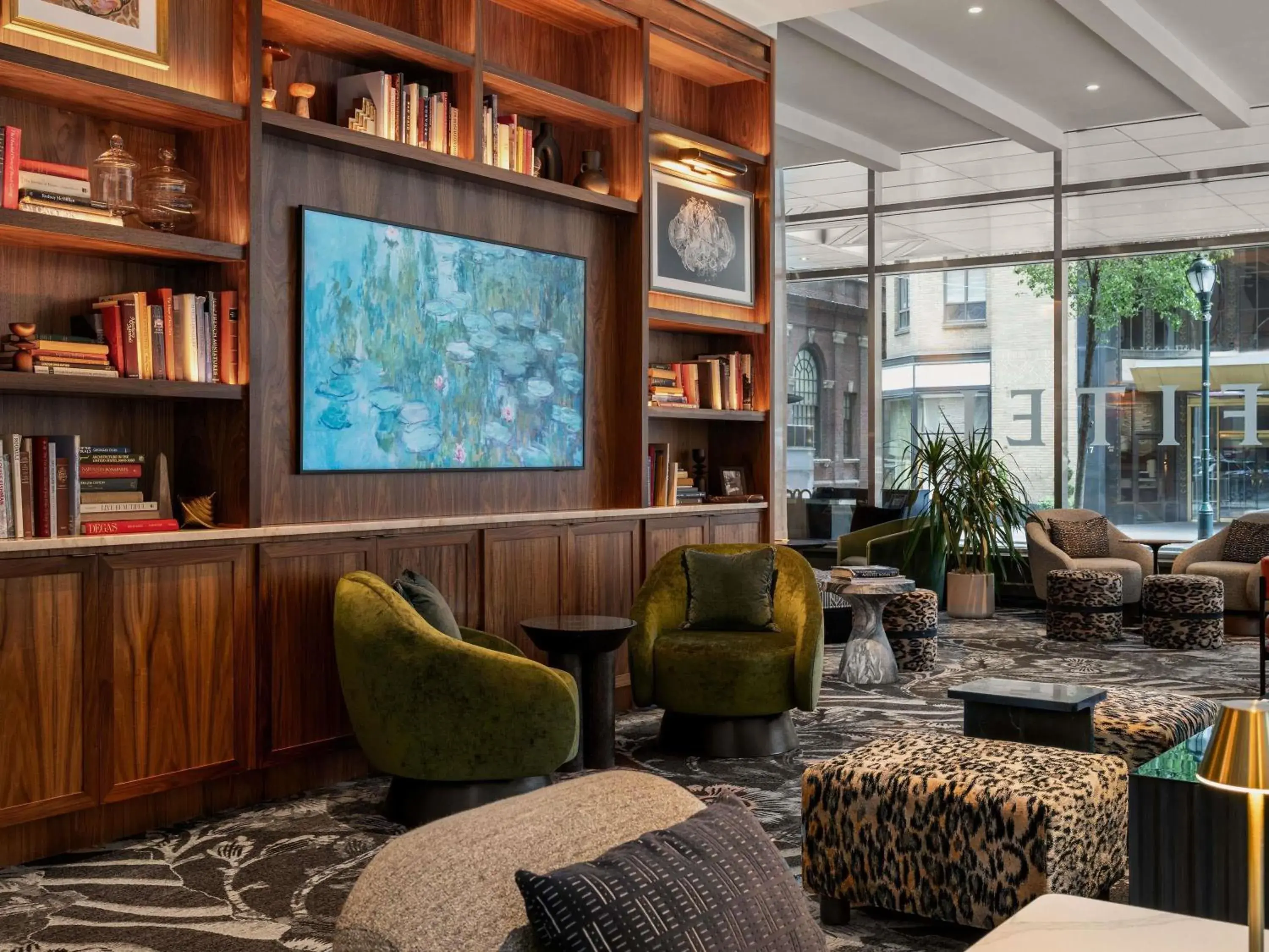 Lounge or bar in Sofitel Philadelphia at Rittenhouse Square Lounge or bar in Sofitel Philadelphia at Rittenhouse Square