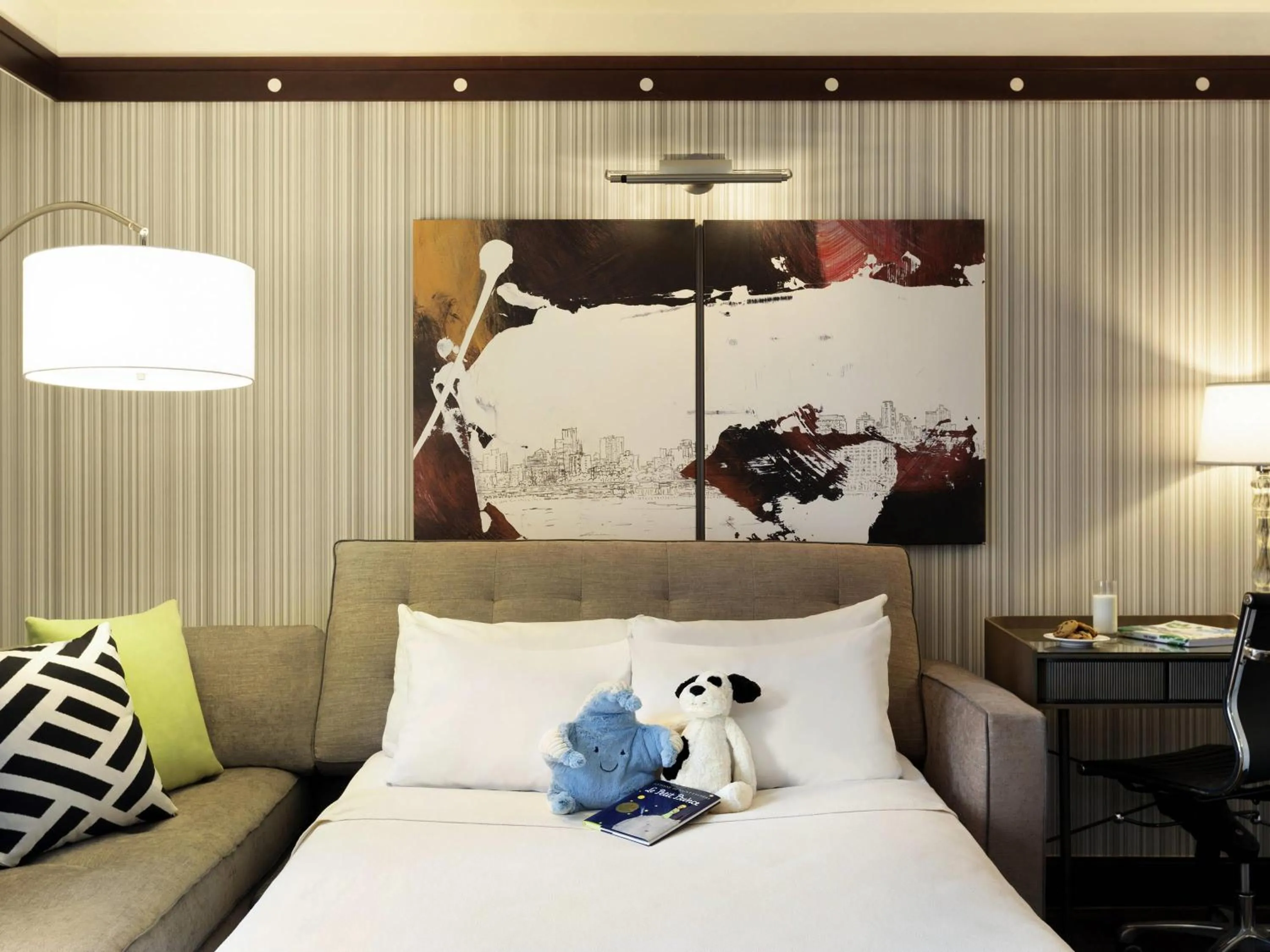 Bedroom, Bed in Sofitel Philadelphia at Rittenhouse Square