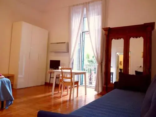 Double or Twin Room with Balcony in B&B Amedeo Double or Twin Room with Balcony in B&B Amedeo